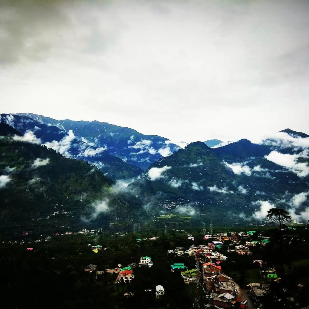 Natural landscape in Soham's Chateau De Naggar - Manali