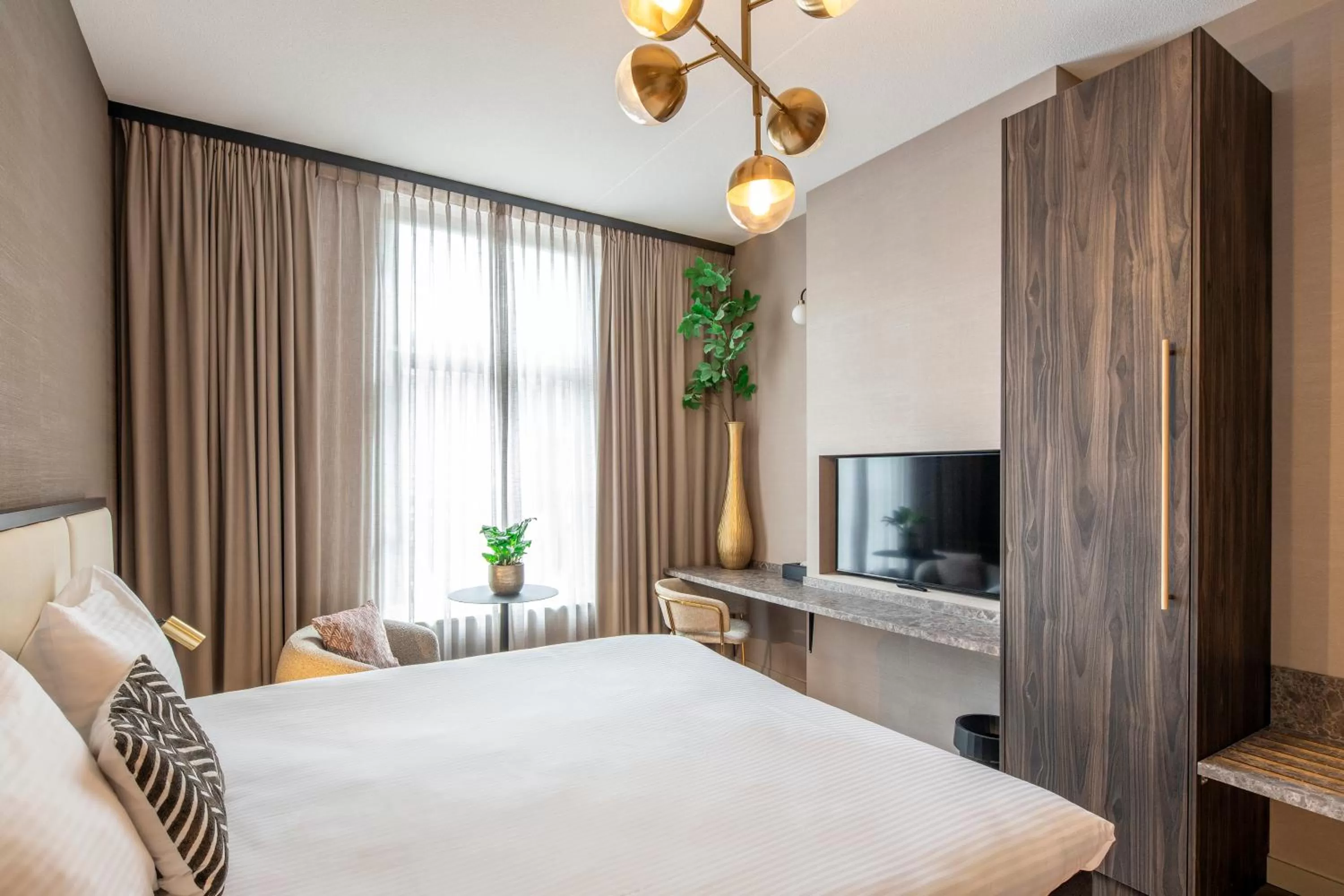 Communal lounge/ TV room, Bed in Breathe Boutique Hotel