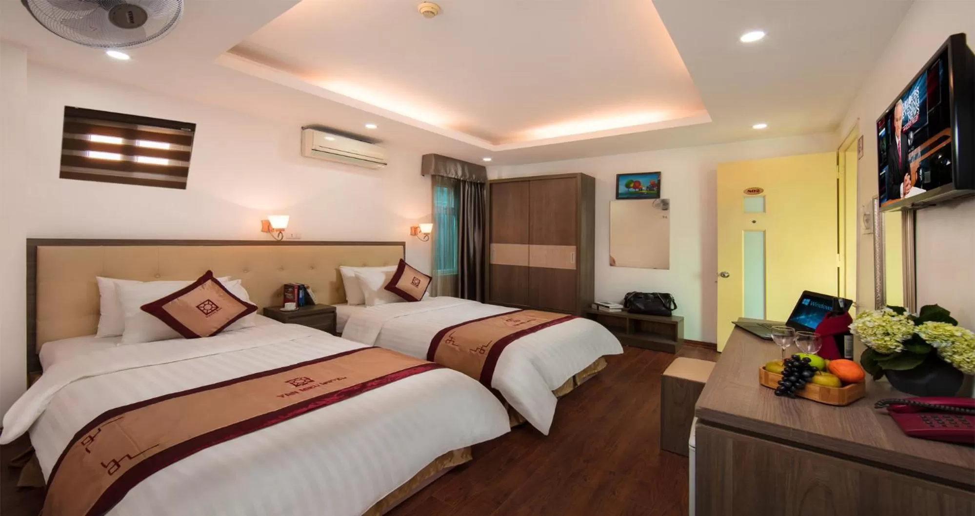 Photo of the whole room, Bed in Van Mieu Hotel