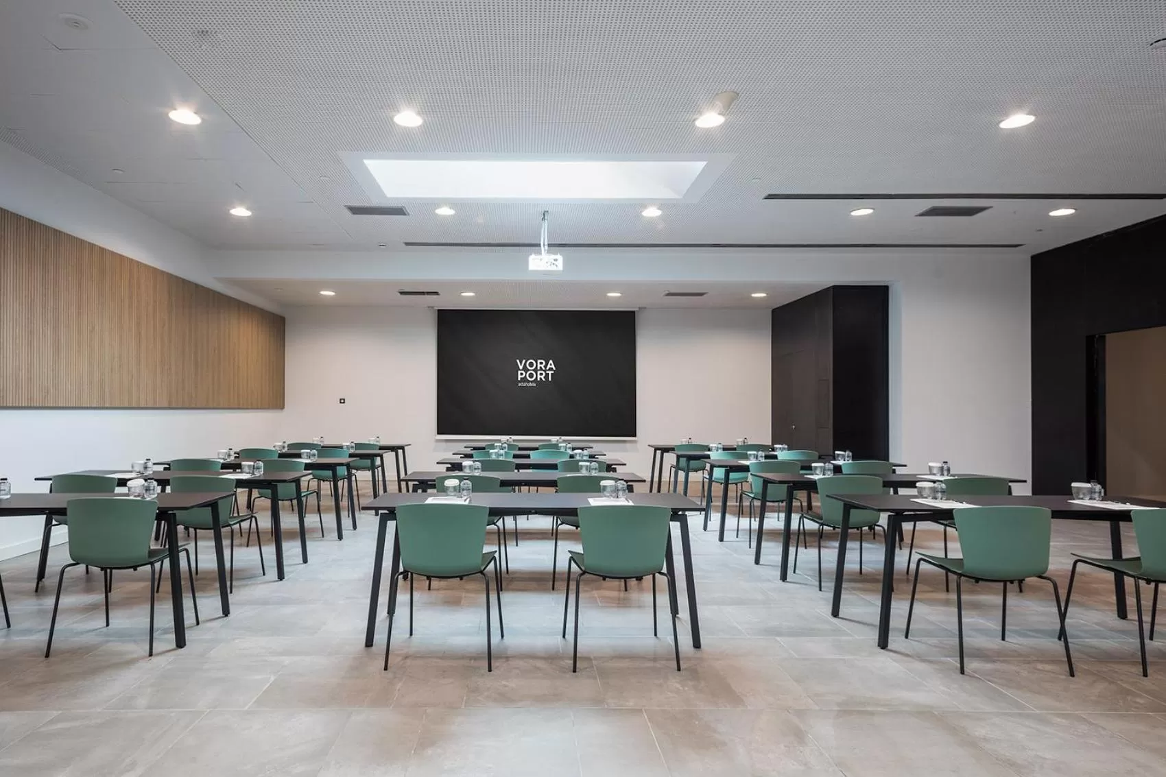 Business facilities in Acta Voraport