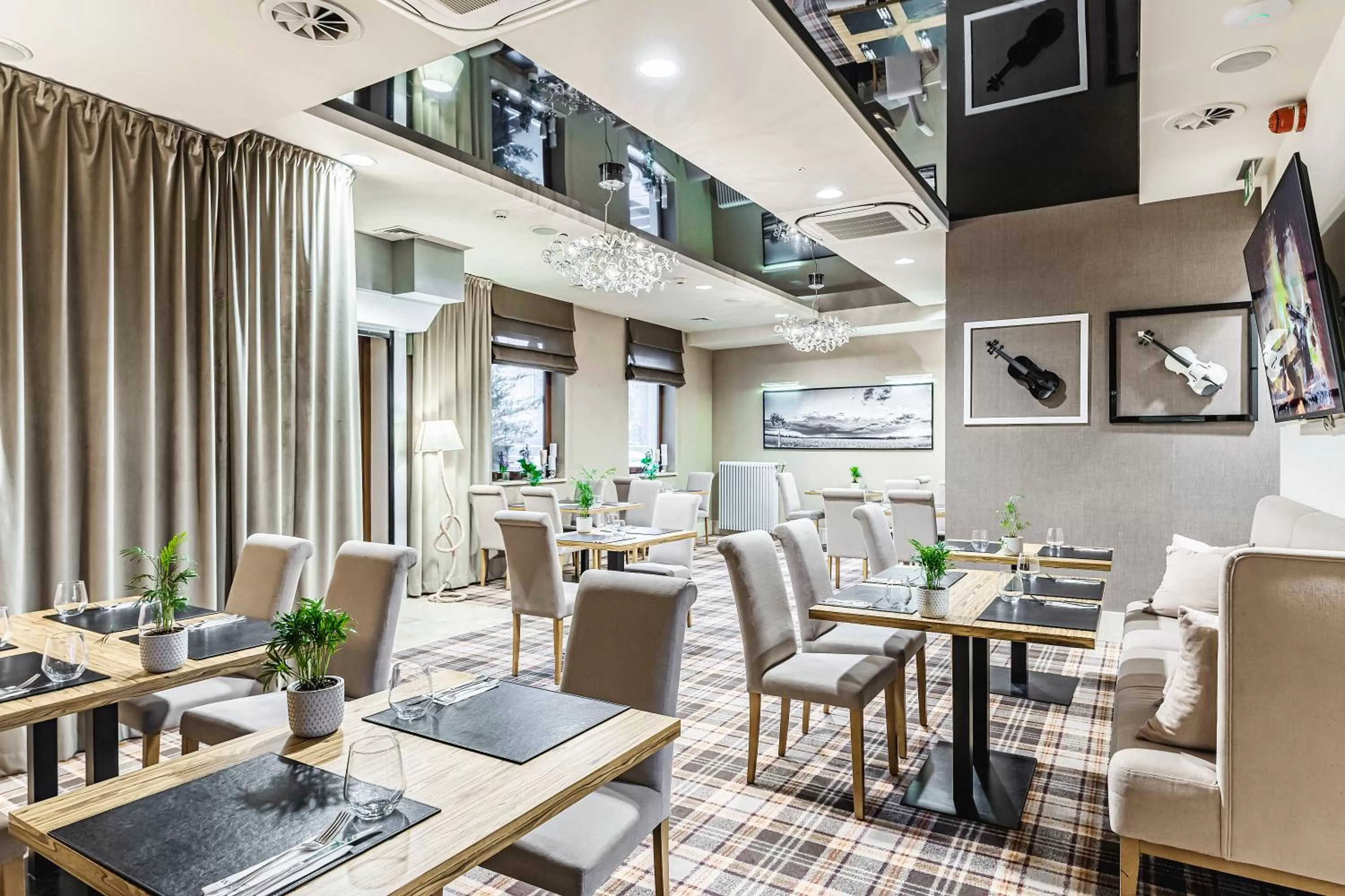 Restaurant/places to eat in Hotel Wieniawski