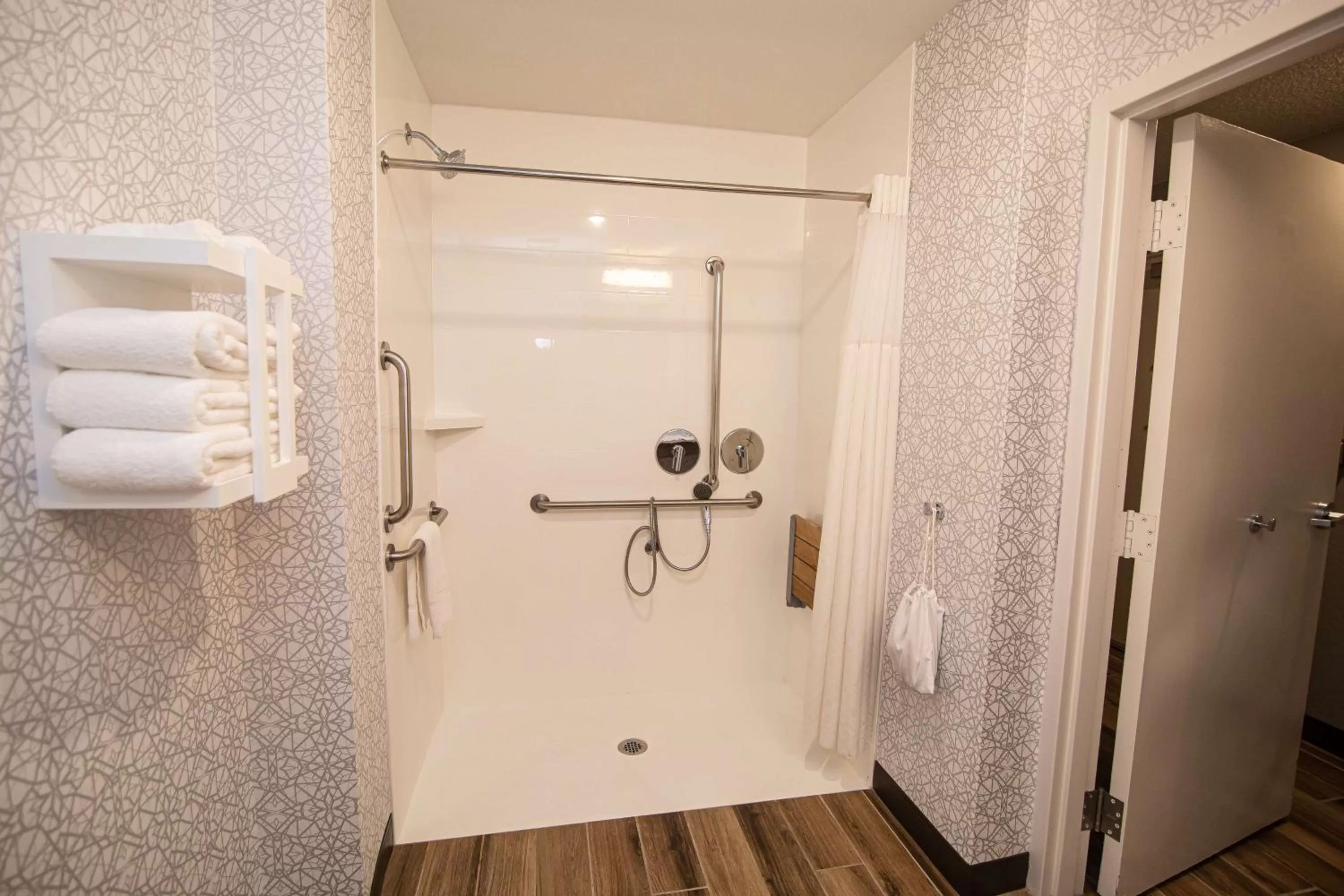 Bathroom in Hampton Inn Atlanta/Peachtree City