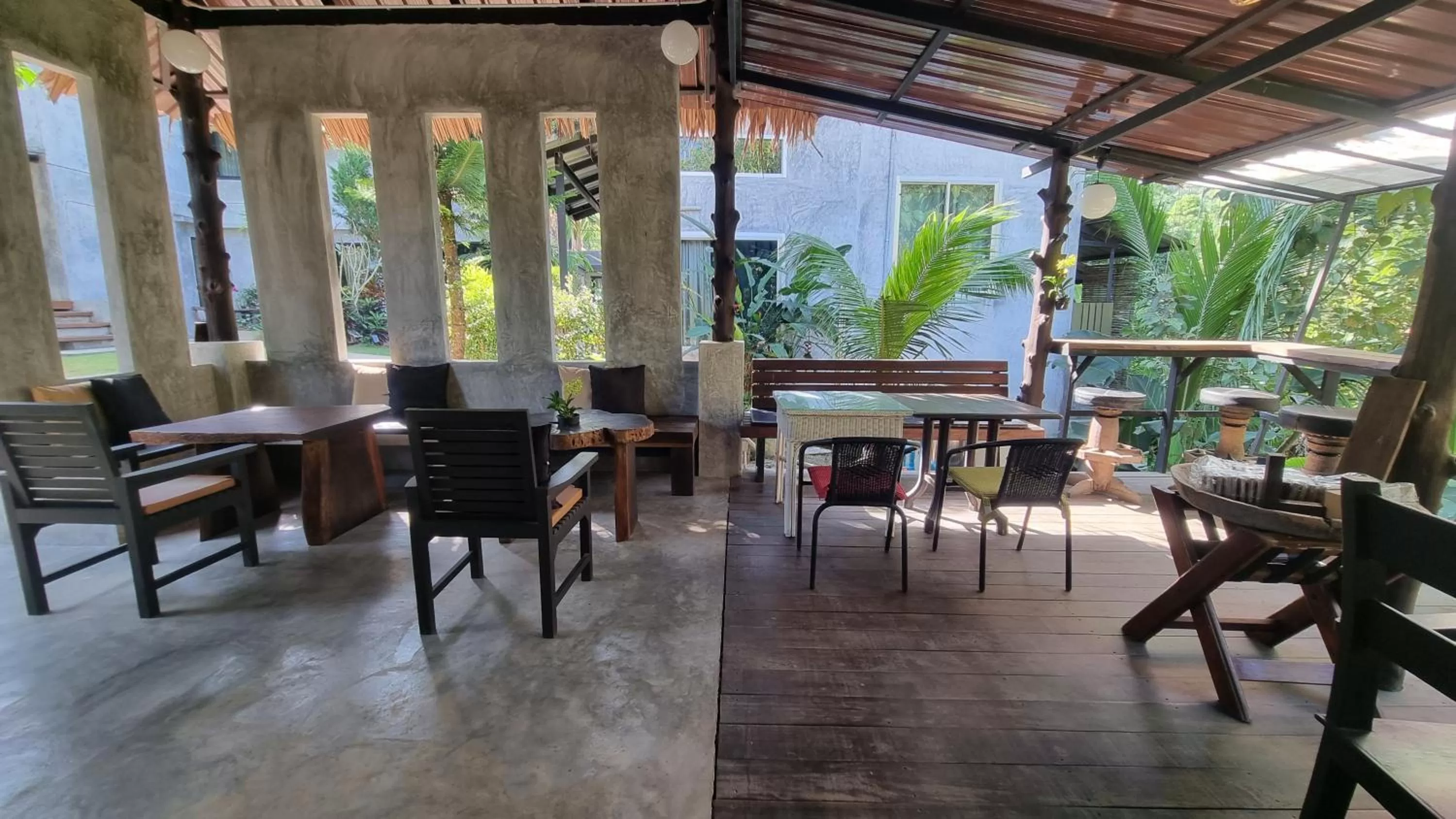 Dining area in Aonang Third Place Hometel