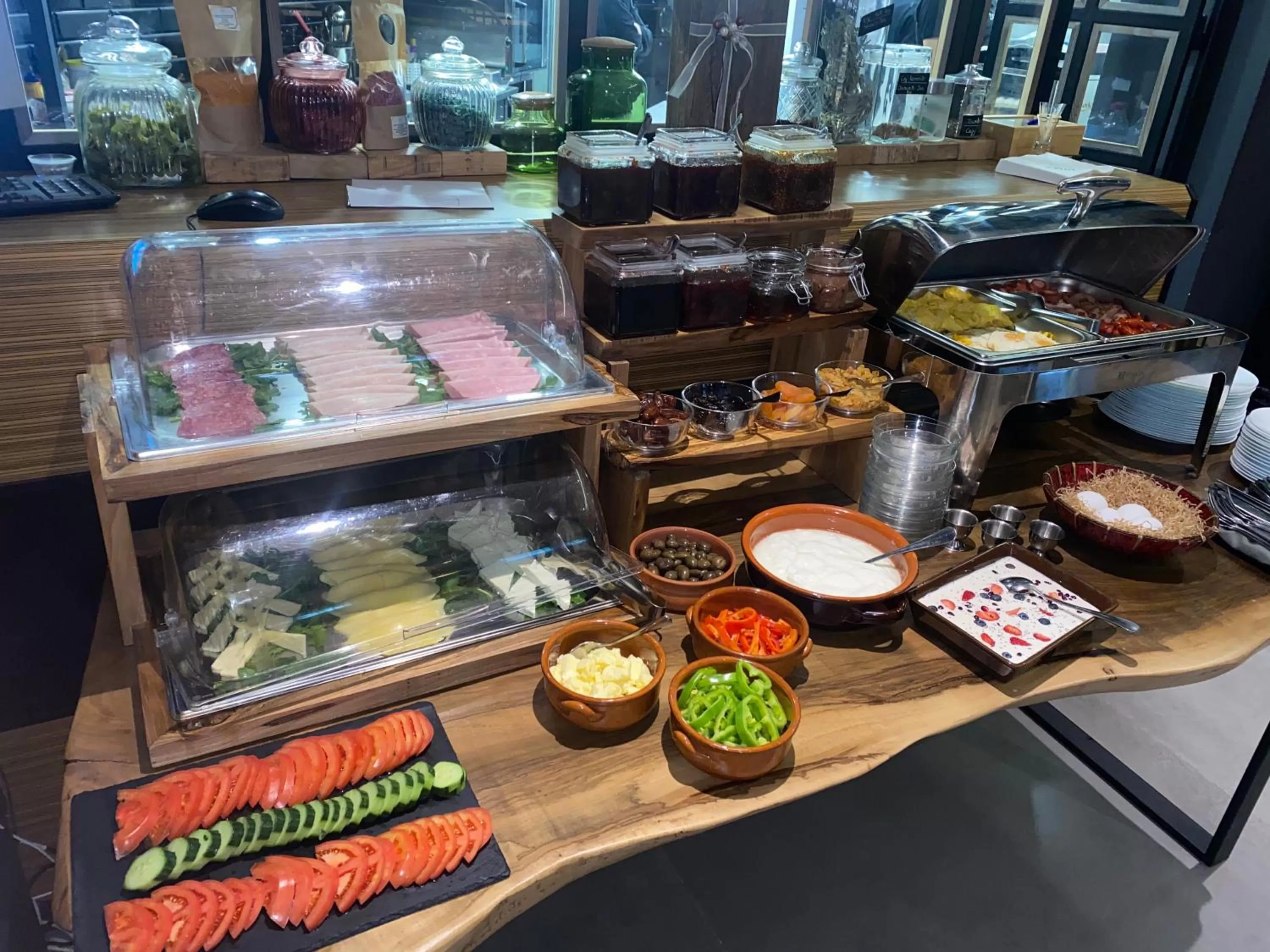 Buffet breakfast in Dim's Hotel & Restaurant