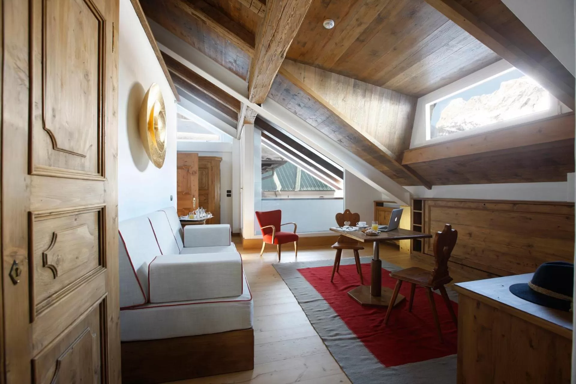 Seating area in Hotel Cortina