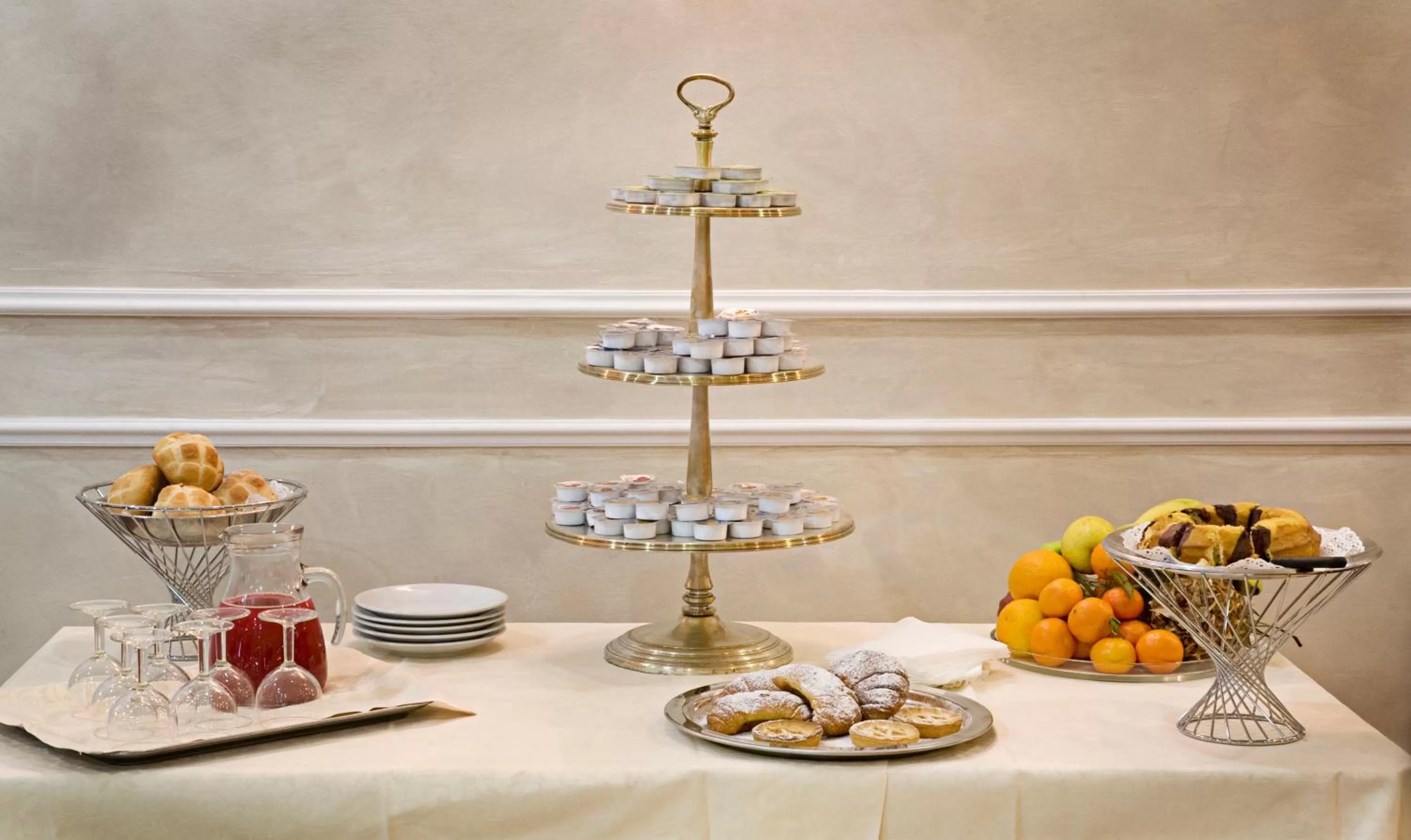 Continental breakfast in Forum Palace Hotel