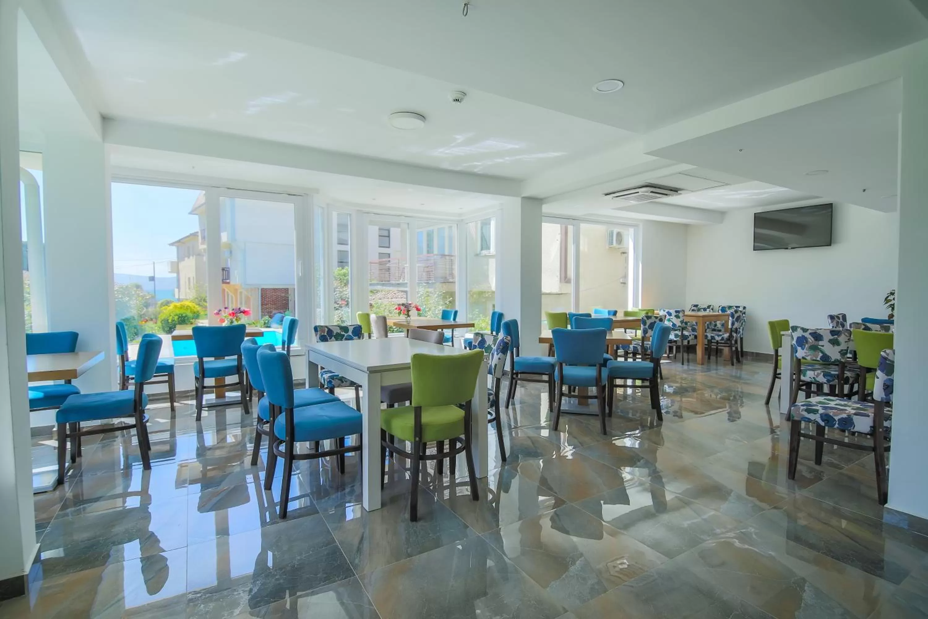 Restaurant/places to eat in Villa Jordan