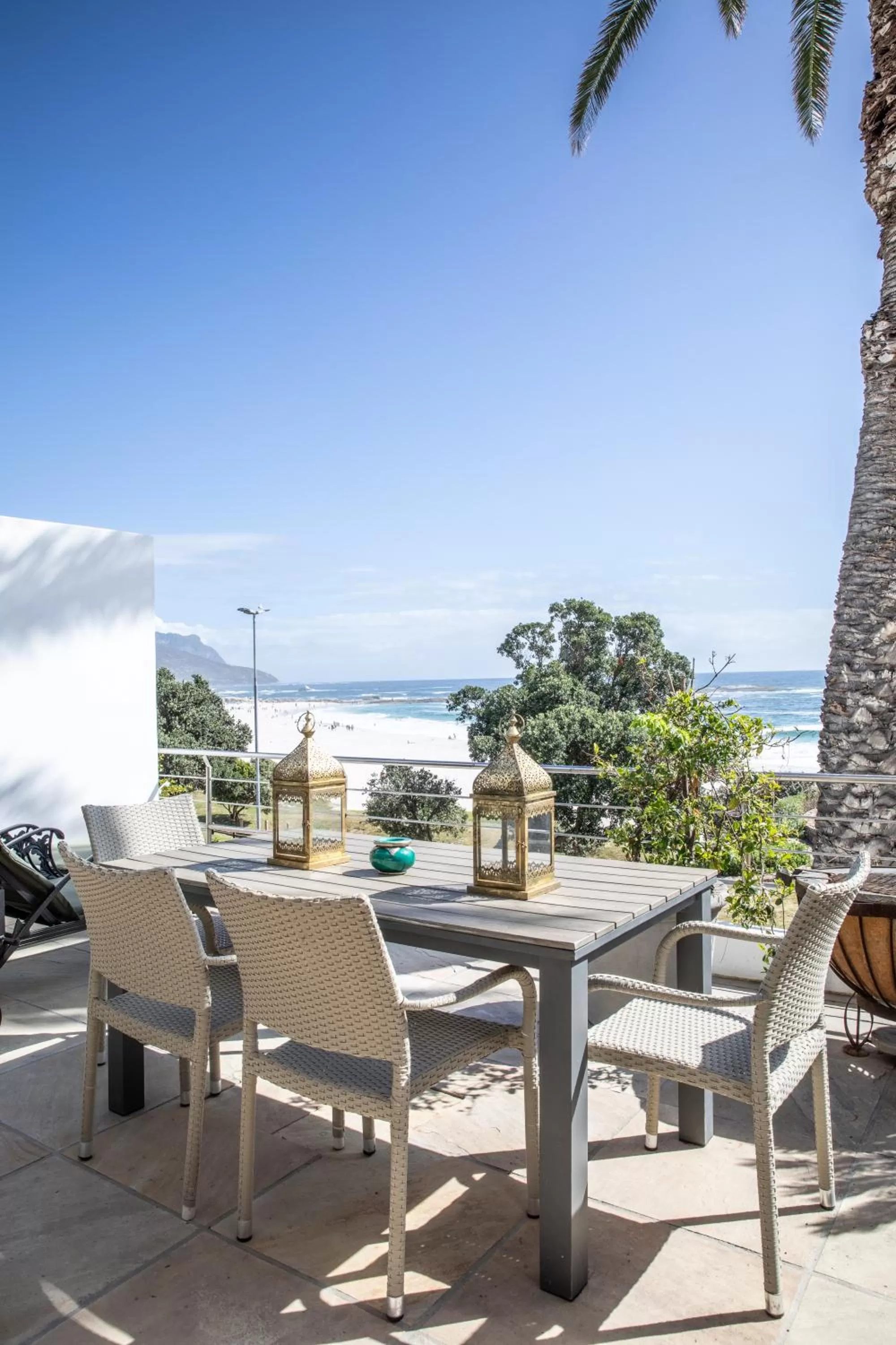 Day in Sea Castle Hotel Camps Bay