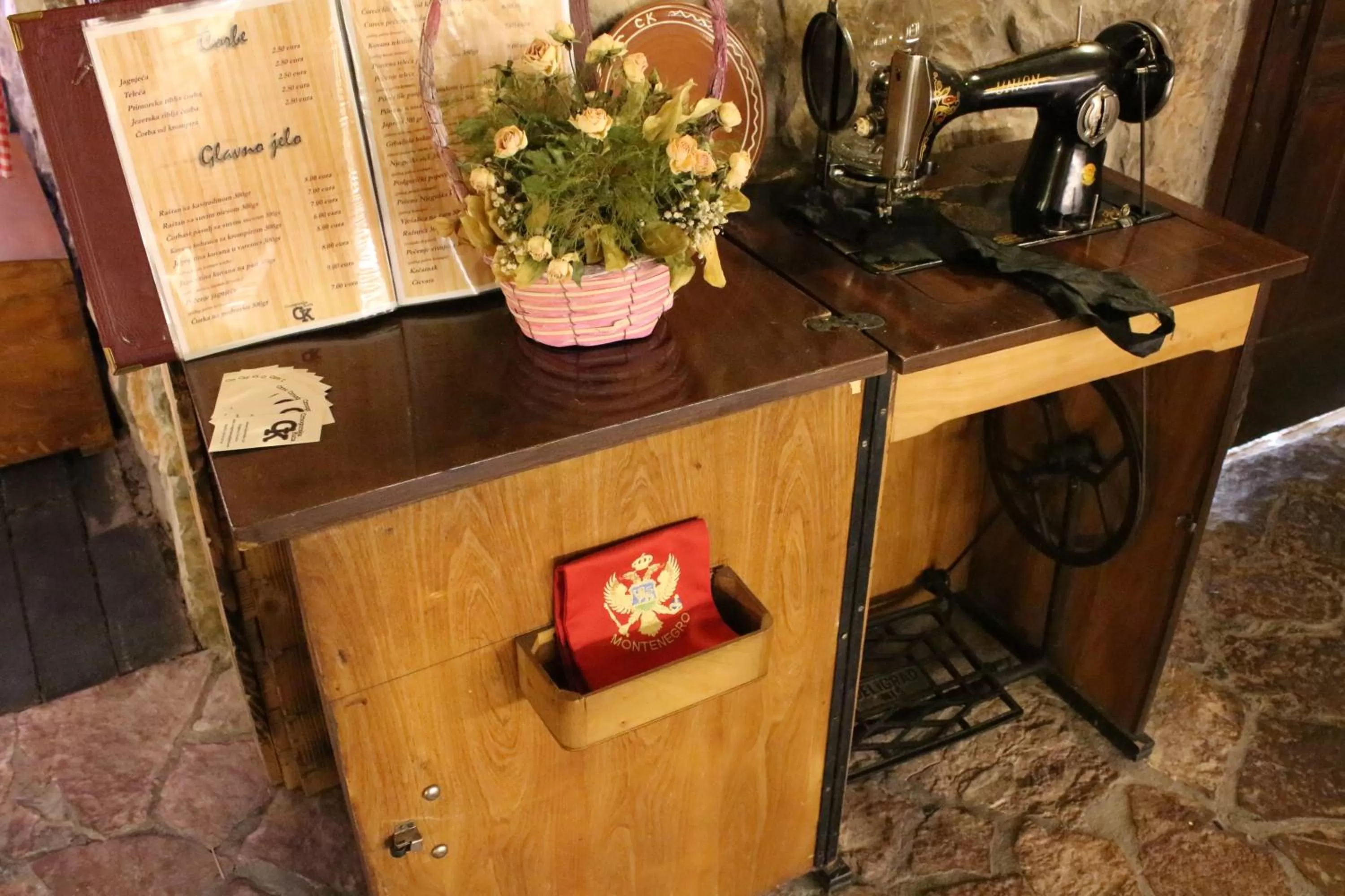 Restaurant/places to eat in Hotel Crnogorska Kuća