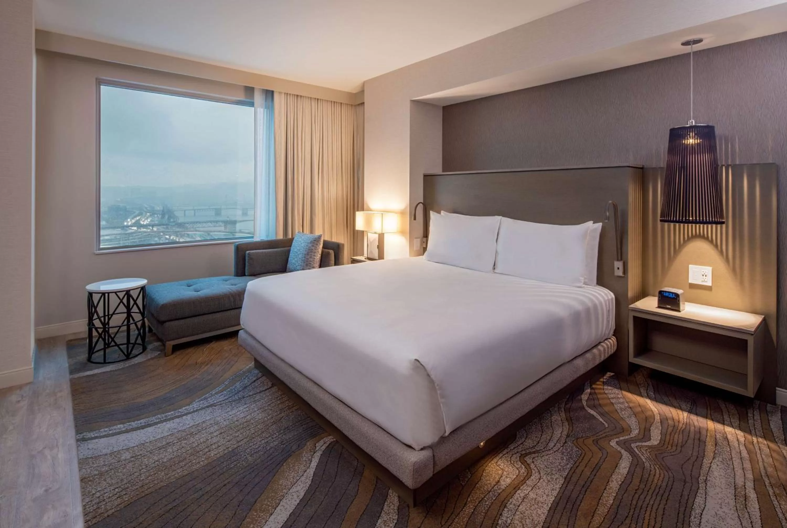 Bedroom, Bed in Hyatt Regency Portland at the Oregon Convention Center