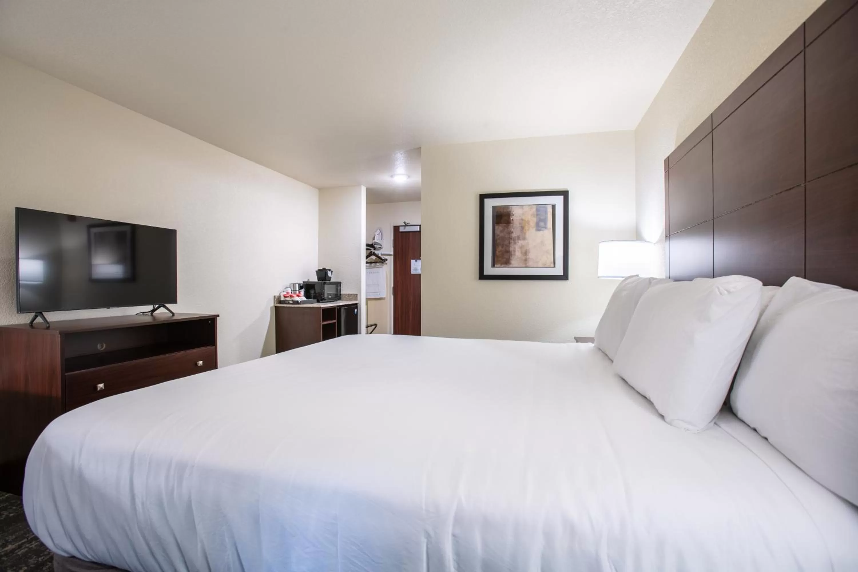 Bed in Cobblestone Inn & Suites - Pine Bluffs