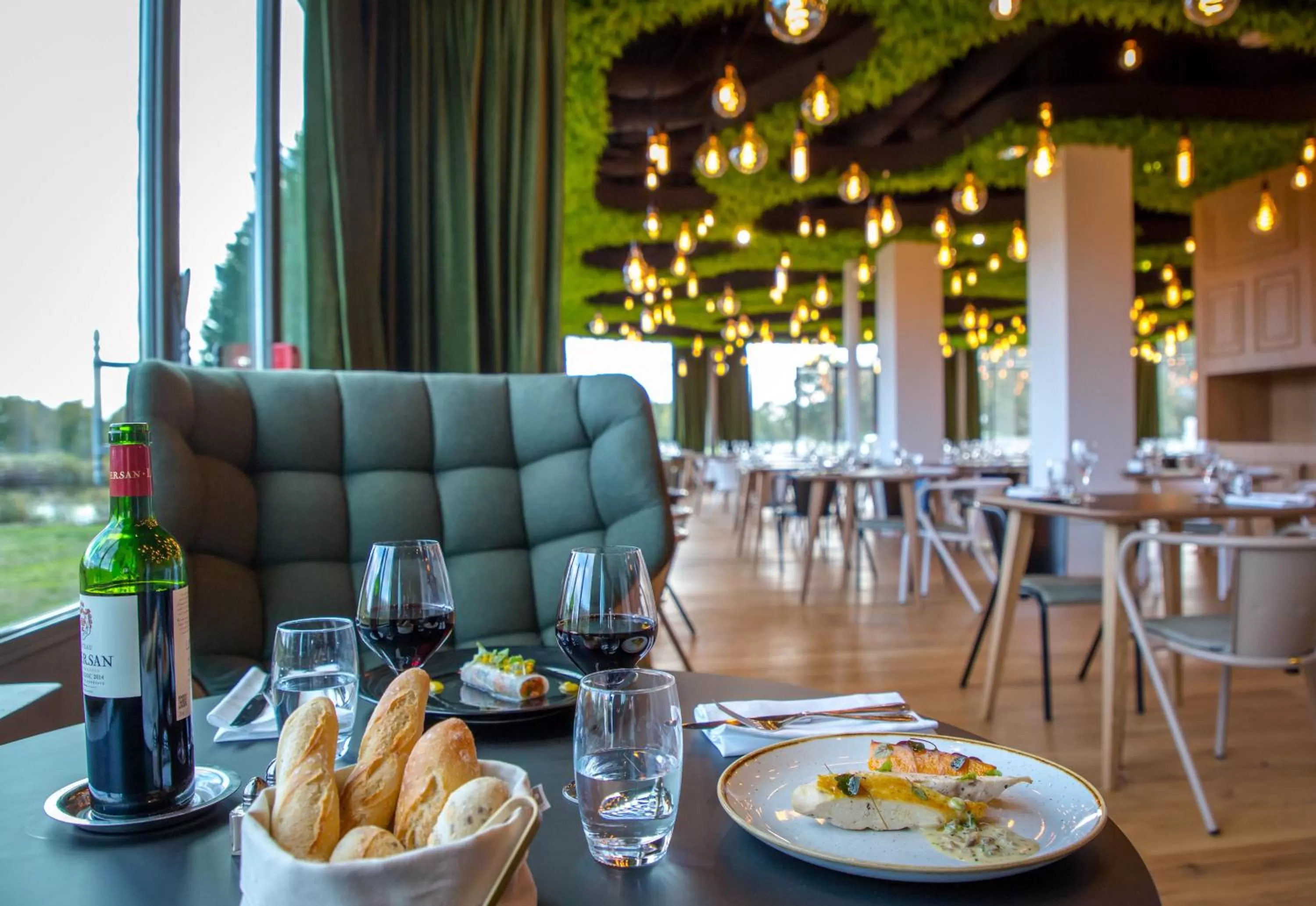 Restaurant/places to eat in Mercure Chantilly Resort & Conventions