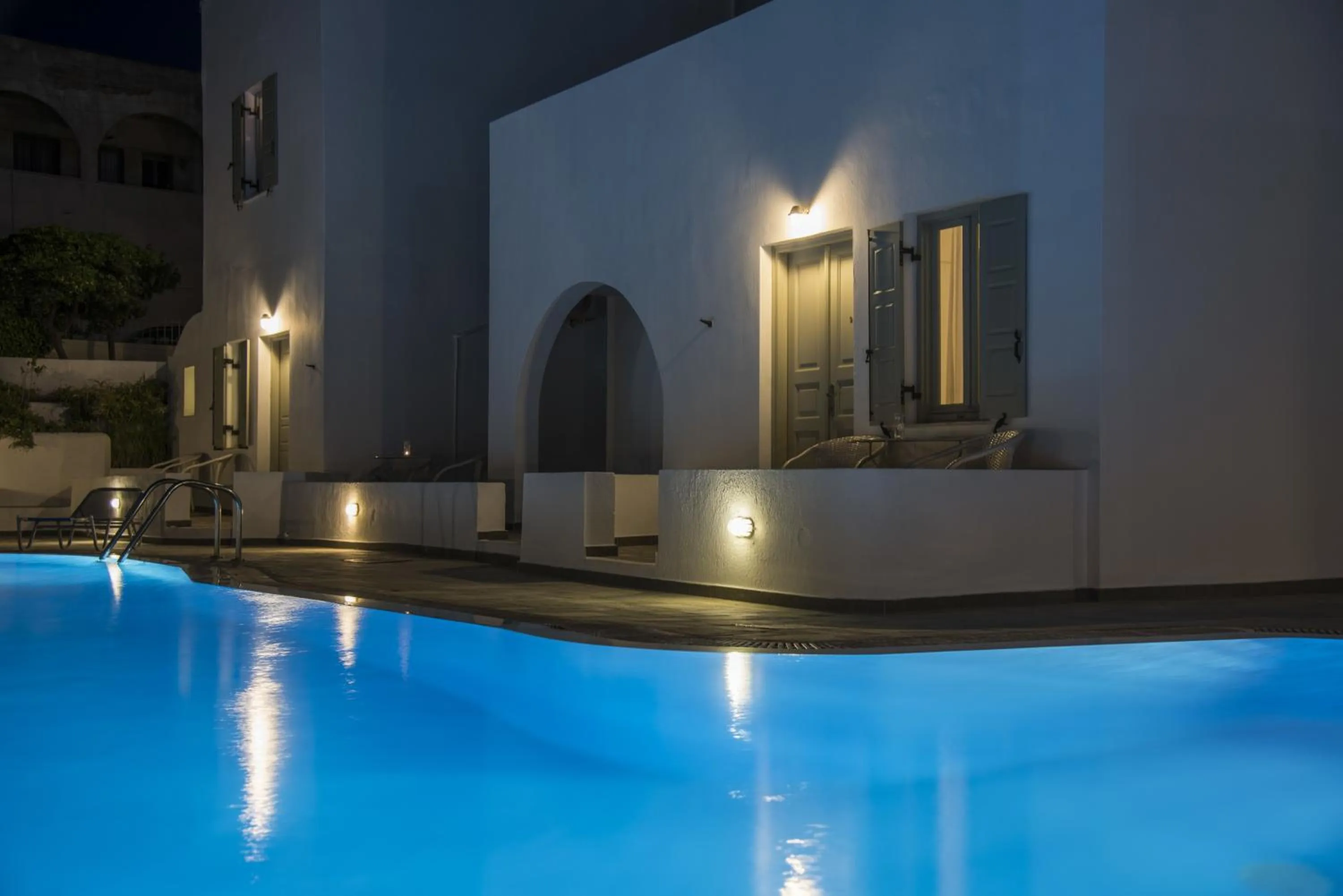 Property building in Nissos Thira