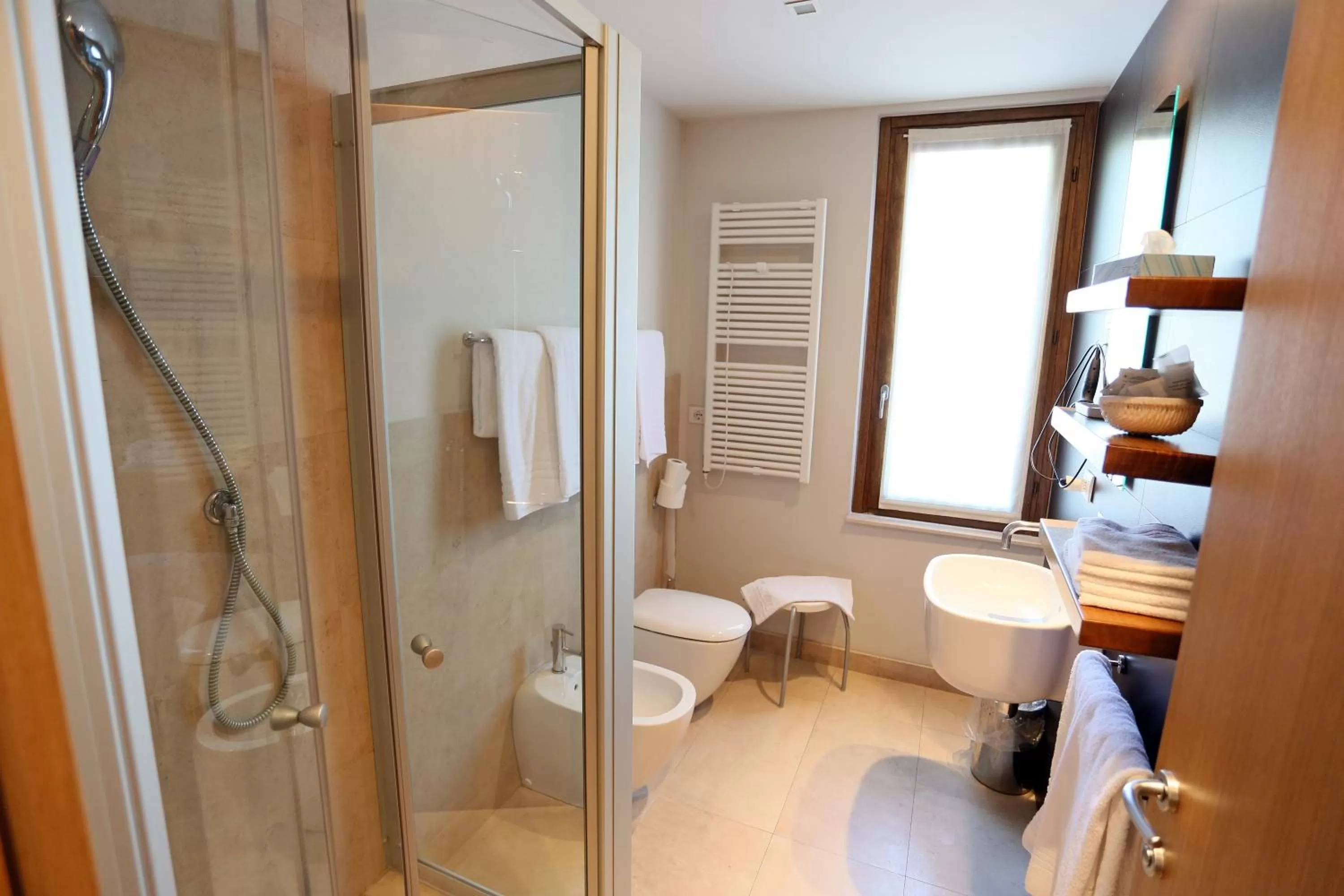 Bathroom in Le Querce Hotel