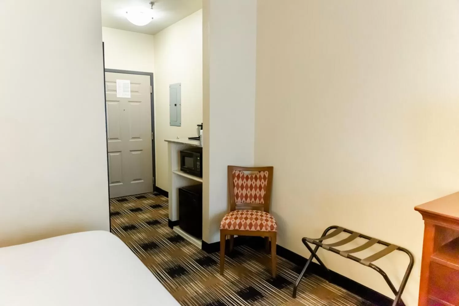 Bed in Country Inn & Suites by Radisson, Helen, GA