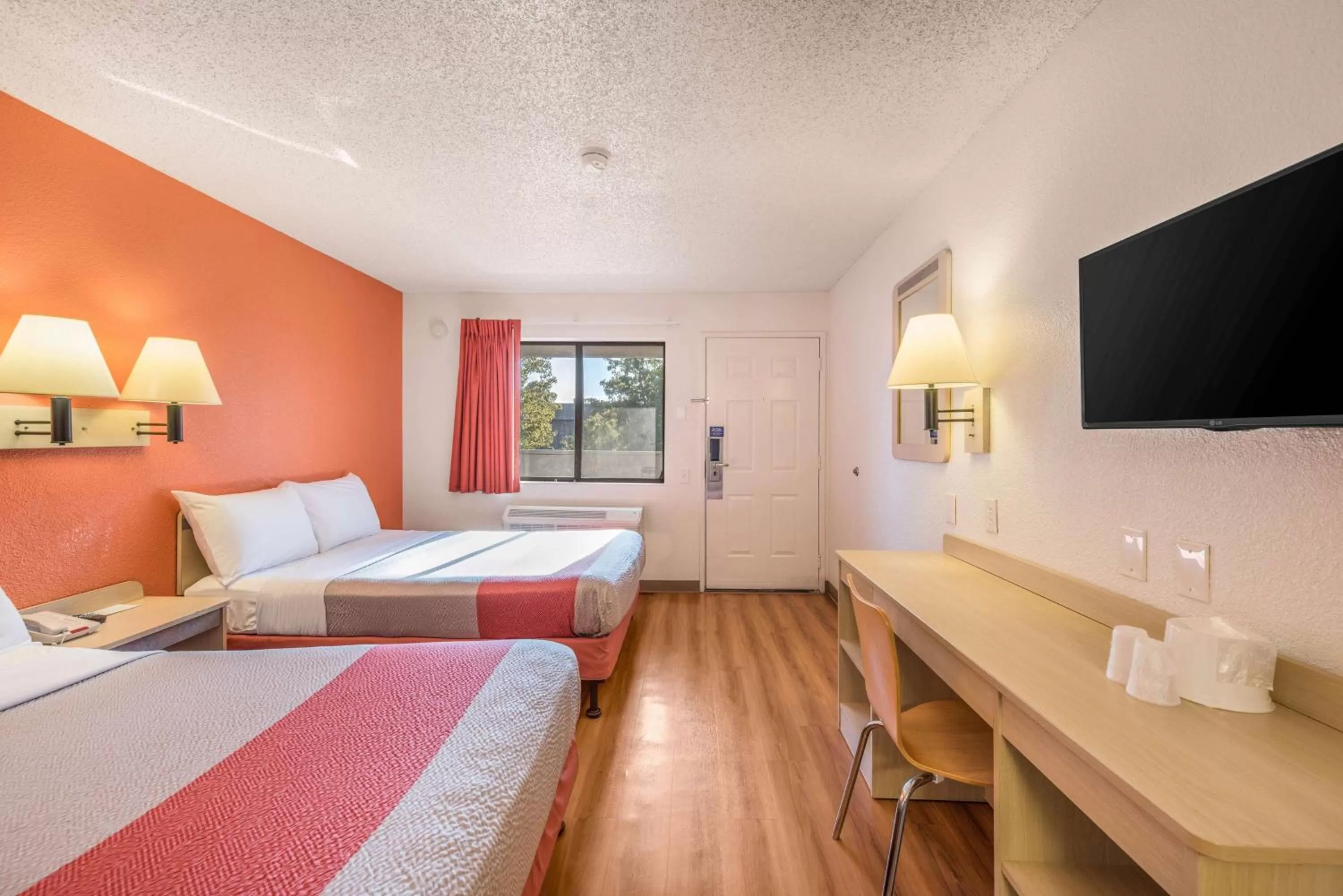 Bedroom, Bed in Motel 6-Fairfield, CA - North