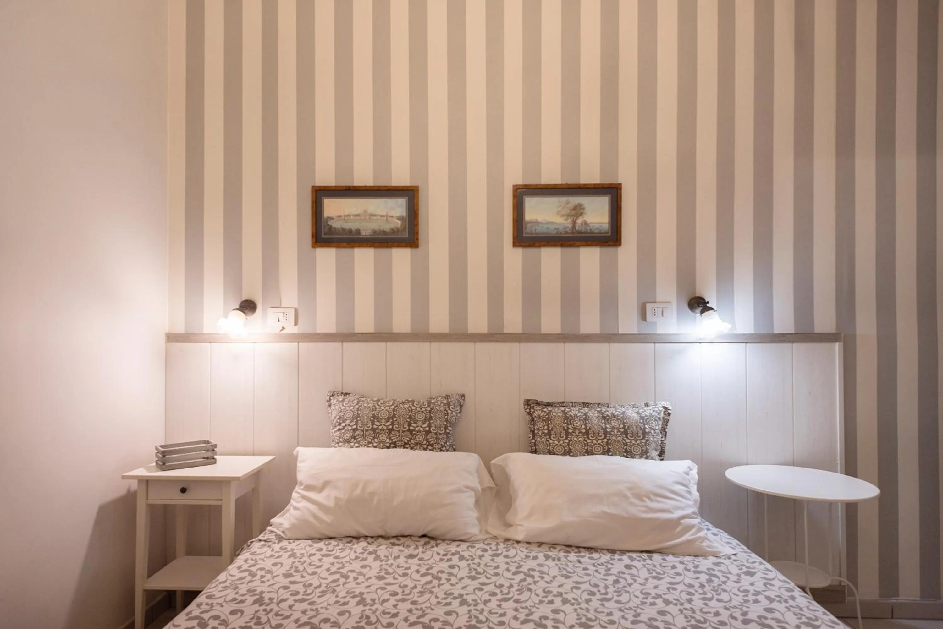 Photo of the whole room, Bed in B&B Dei Decumani