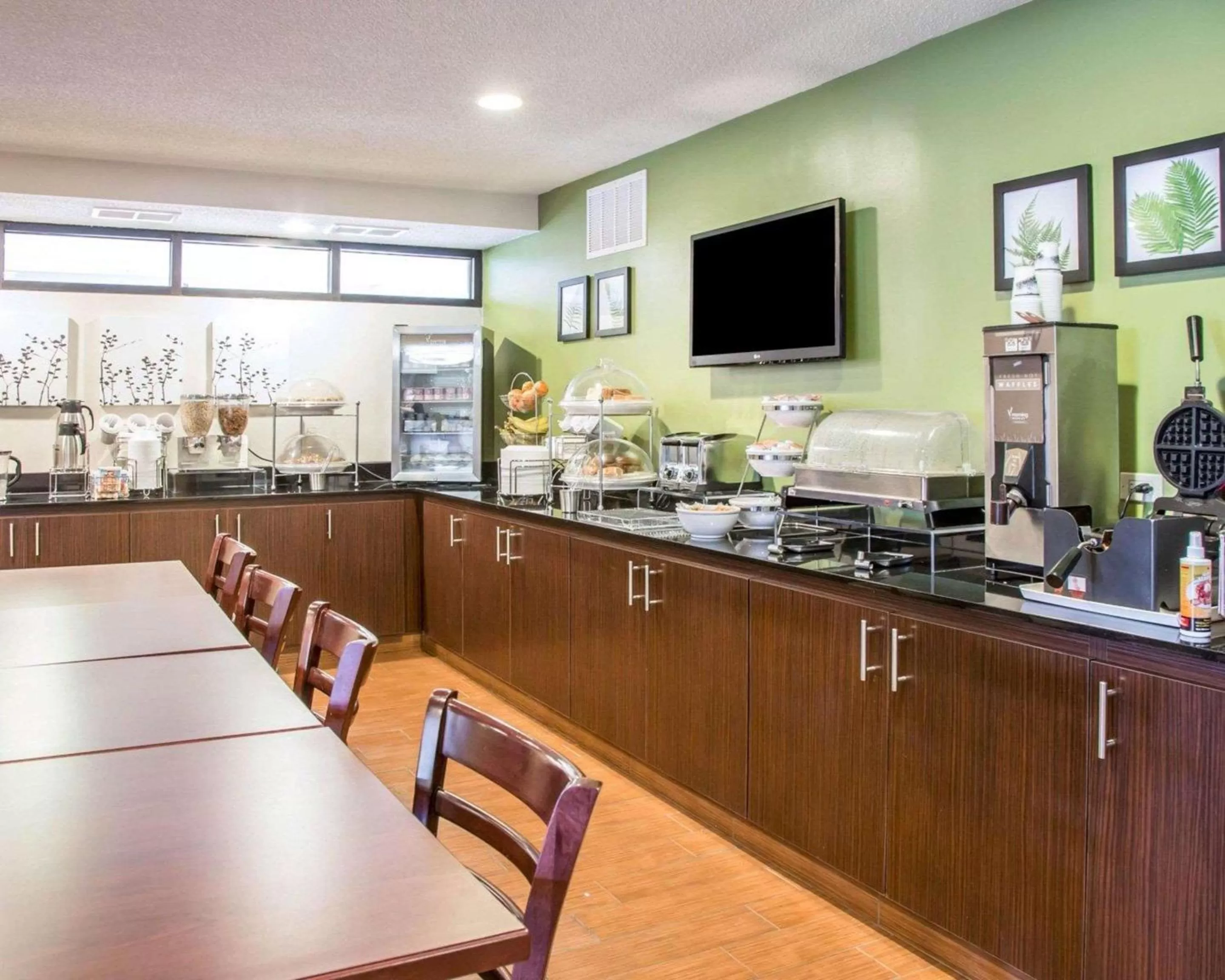 Restaurant/places to eat in Sleep Inn Midway Airport