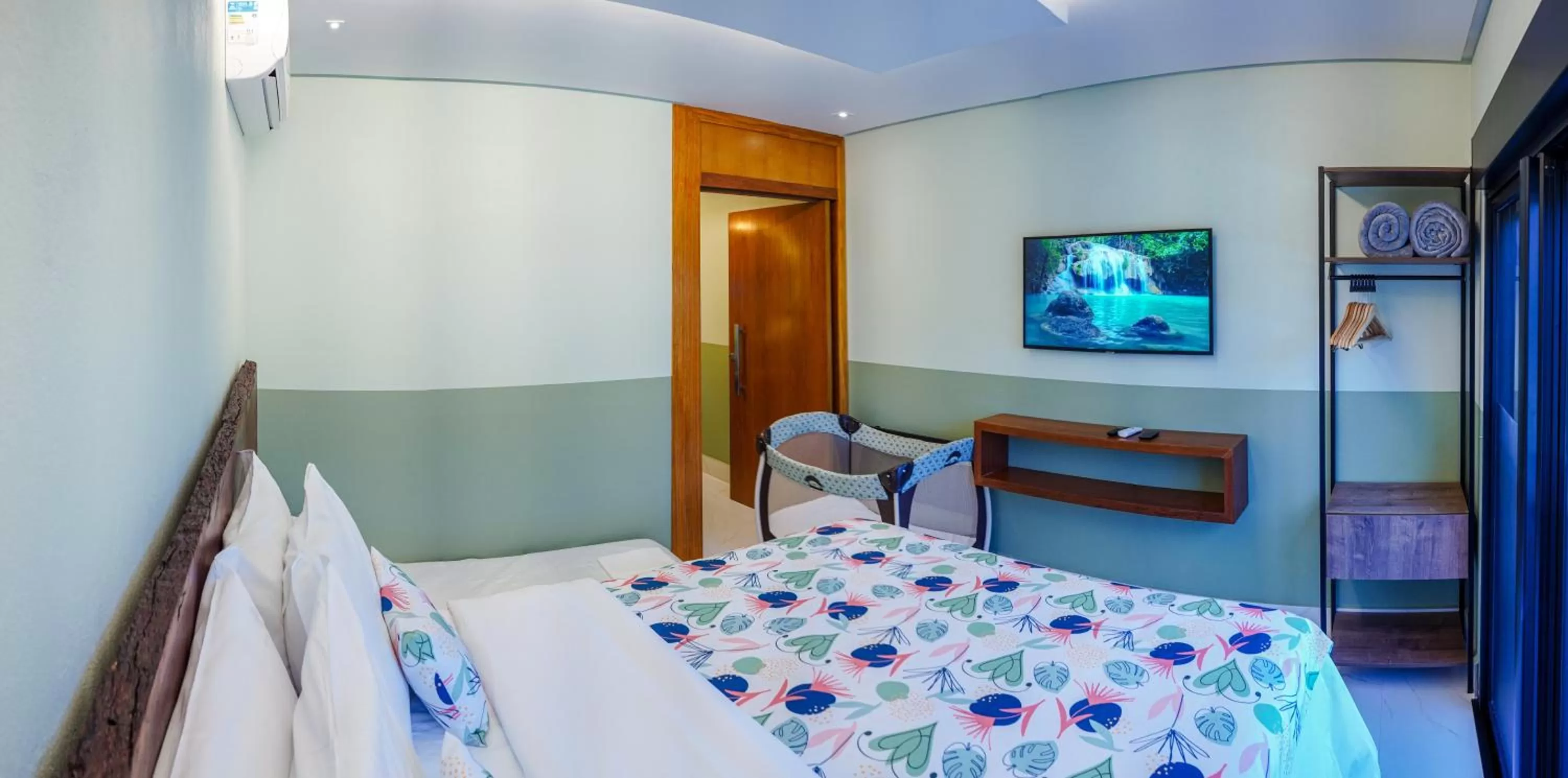 Photo of the whole room, Bed in Pousada Flores do Carmo