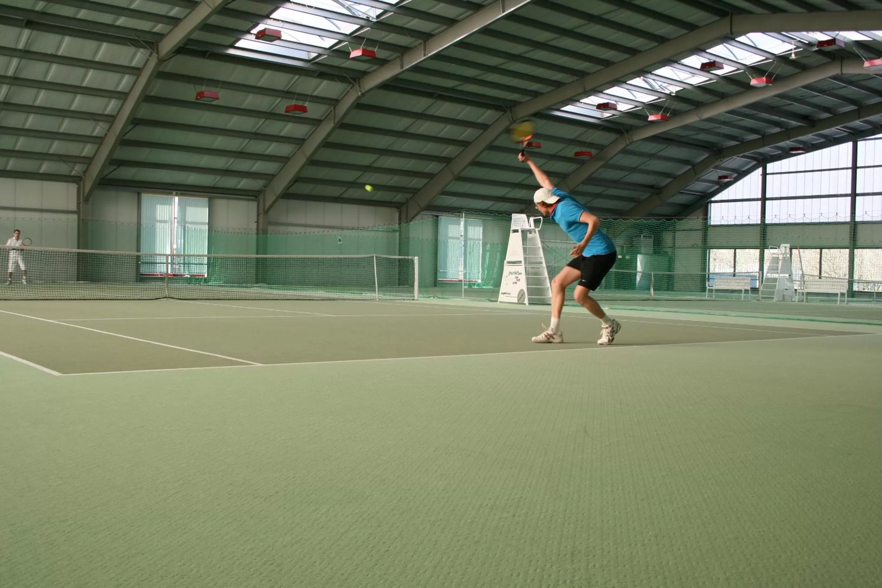 Tennis court in Feel Good Hotel