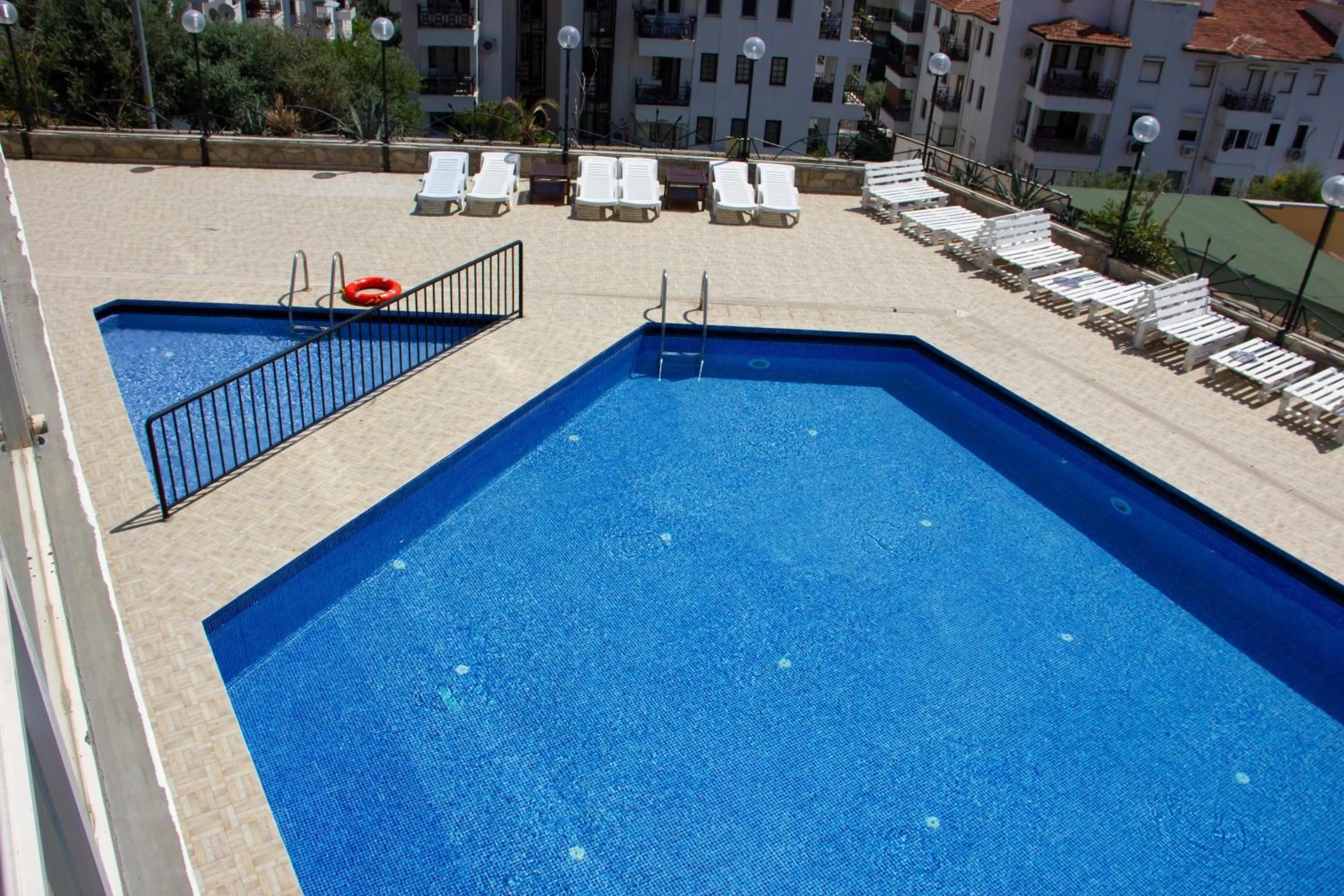 Swimming pool in Suhan Seaport Hotel