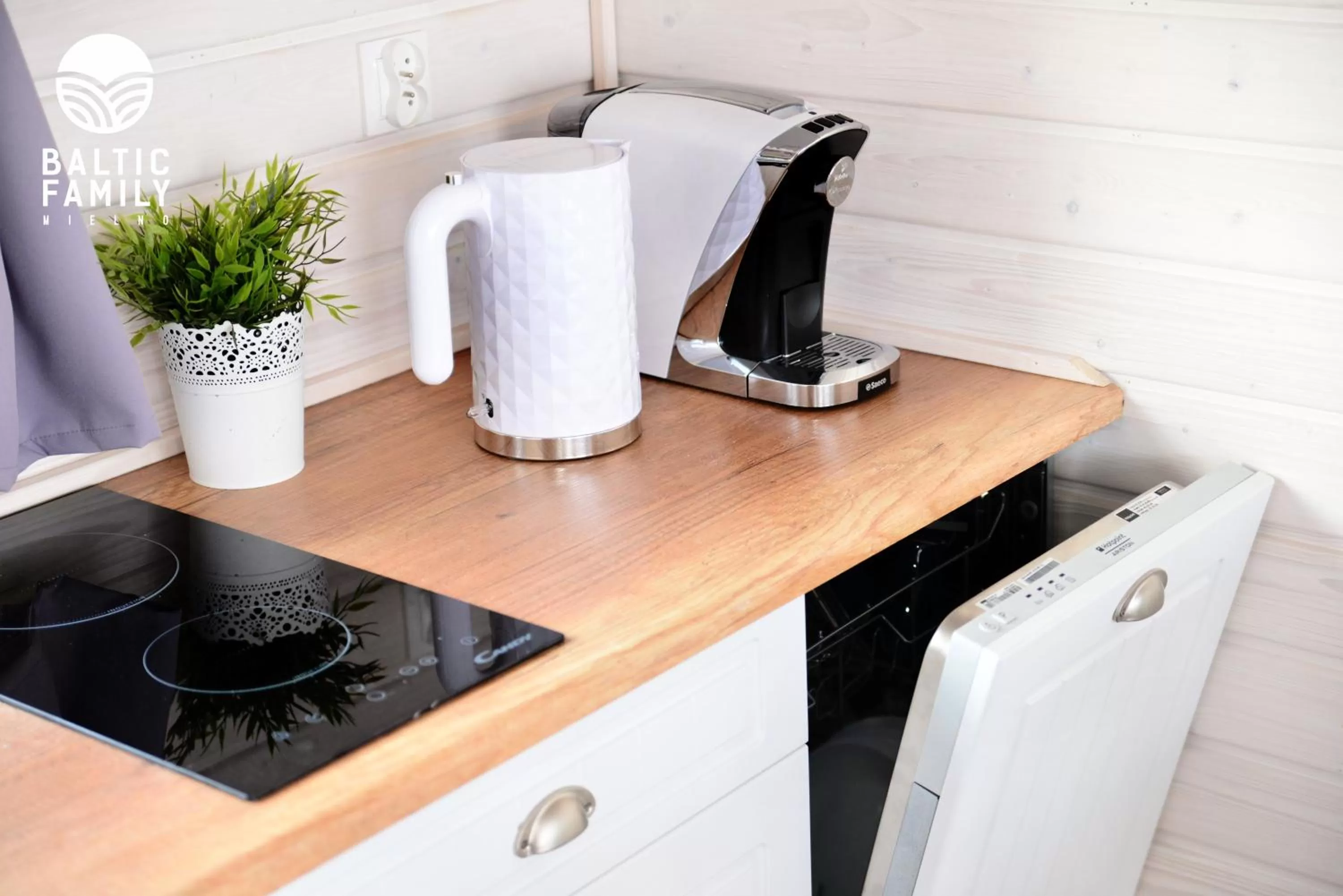 Kitchen or kitchenette, Kitchen/Kitchenette in Baltic Family - domki całoroczne nad morzem basen kidsclub rowery