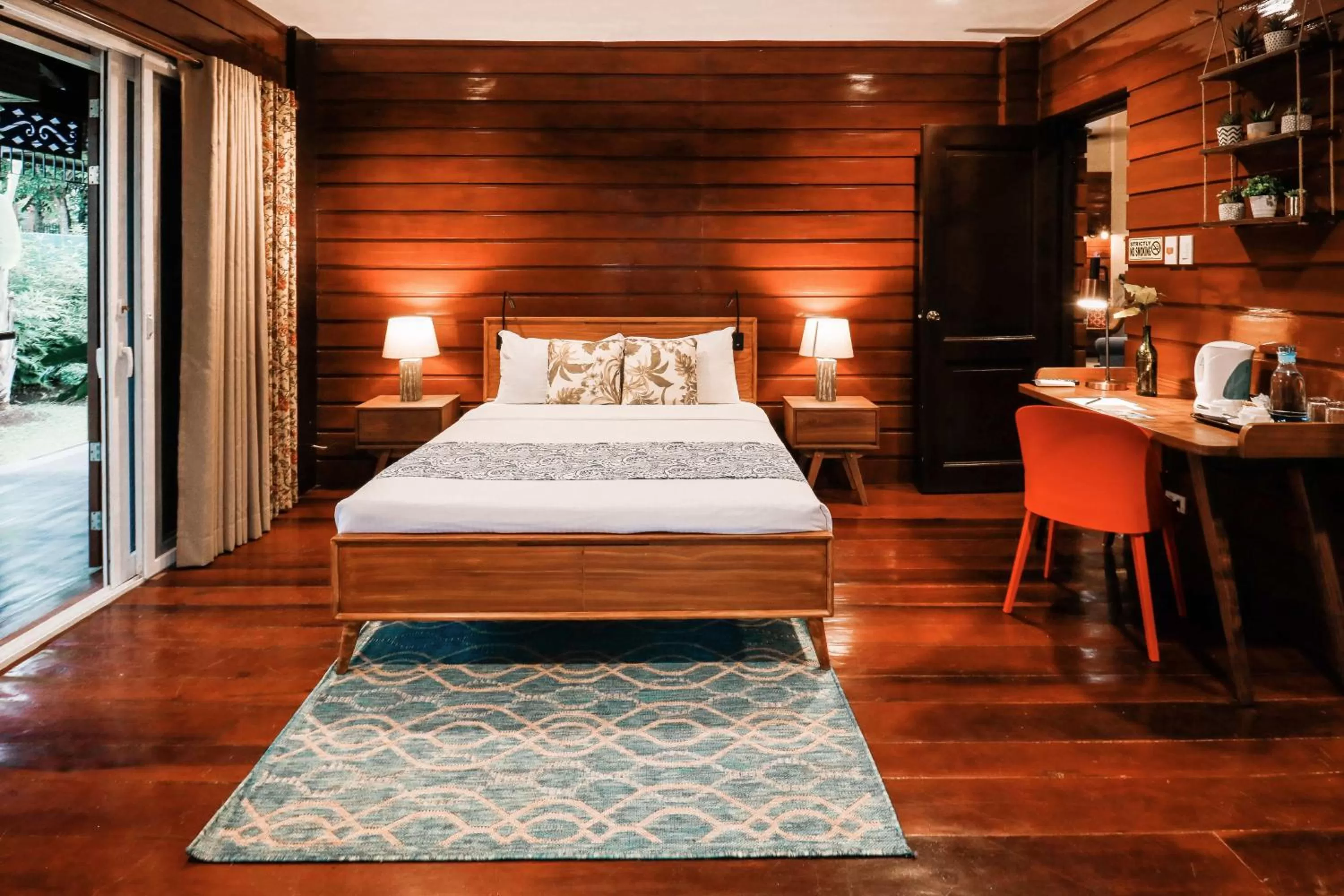 Bed in Hotel Kimberly Tagaytay