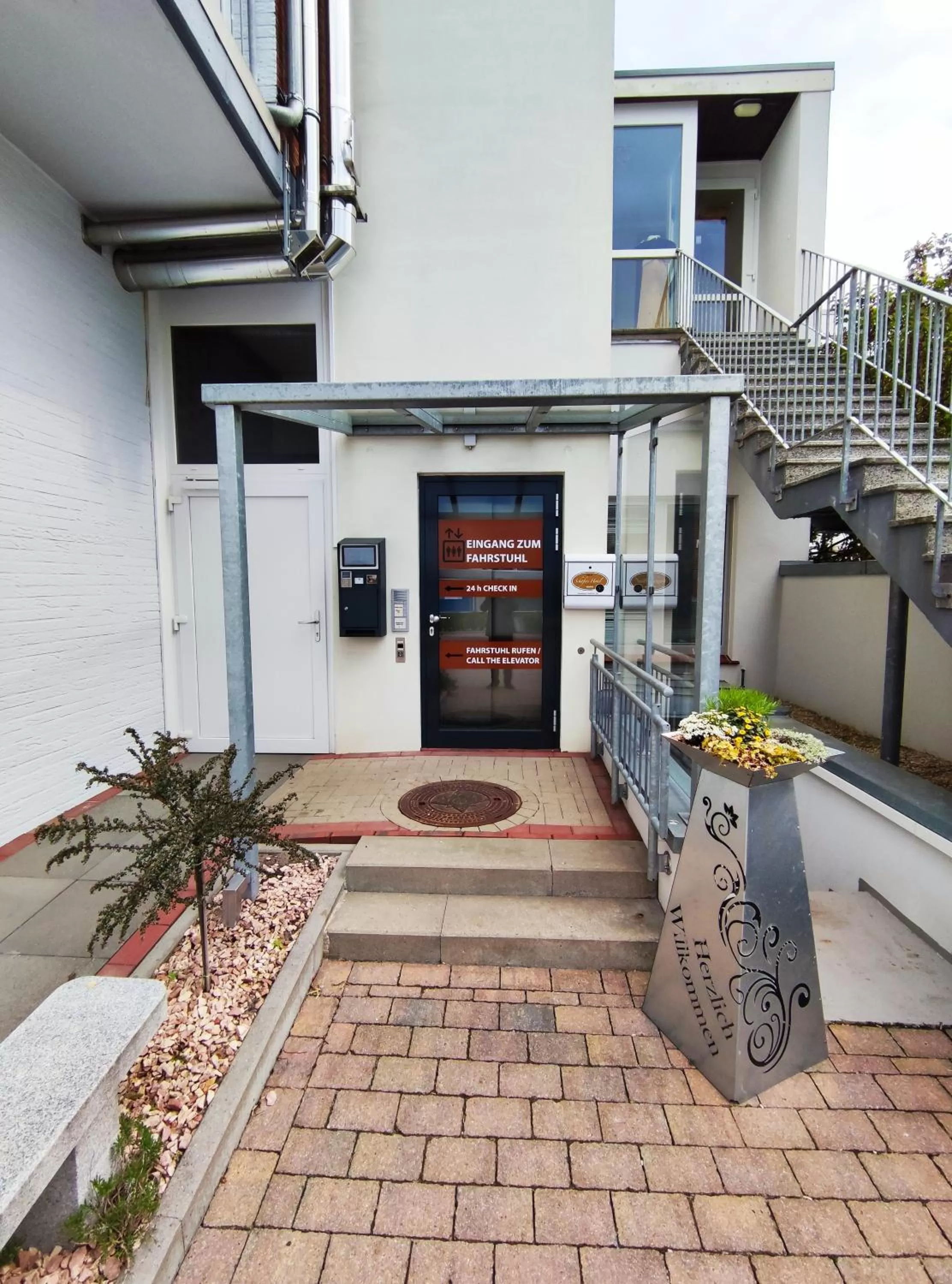 Facade/entrance in Schäfers Hotel, Self-Check-in, Cafe und Bäcker am Hotel