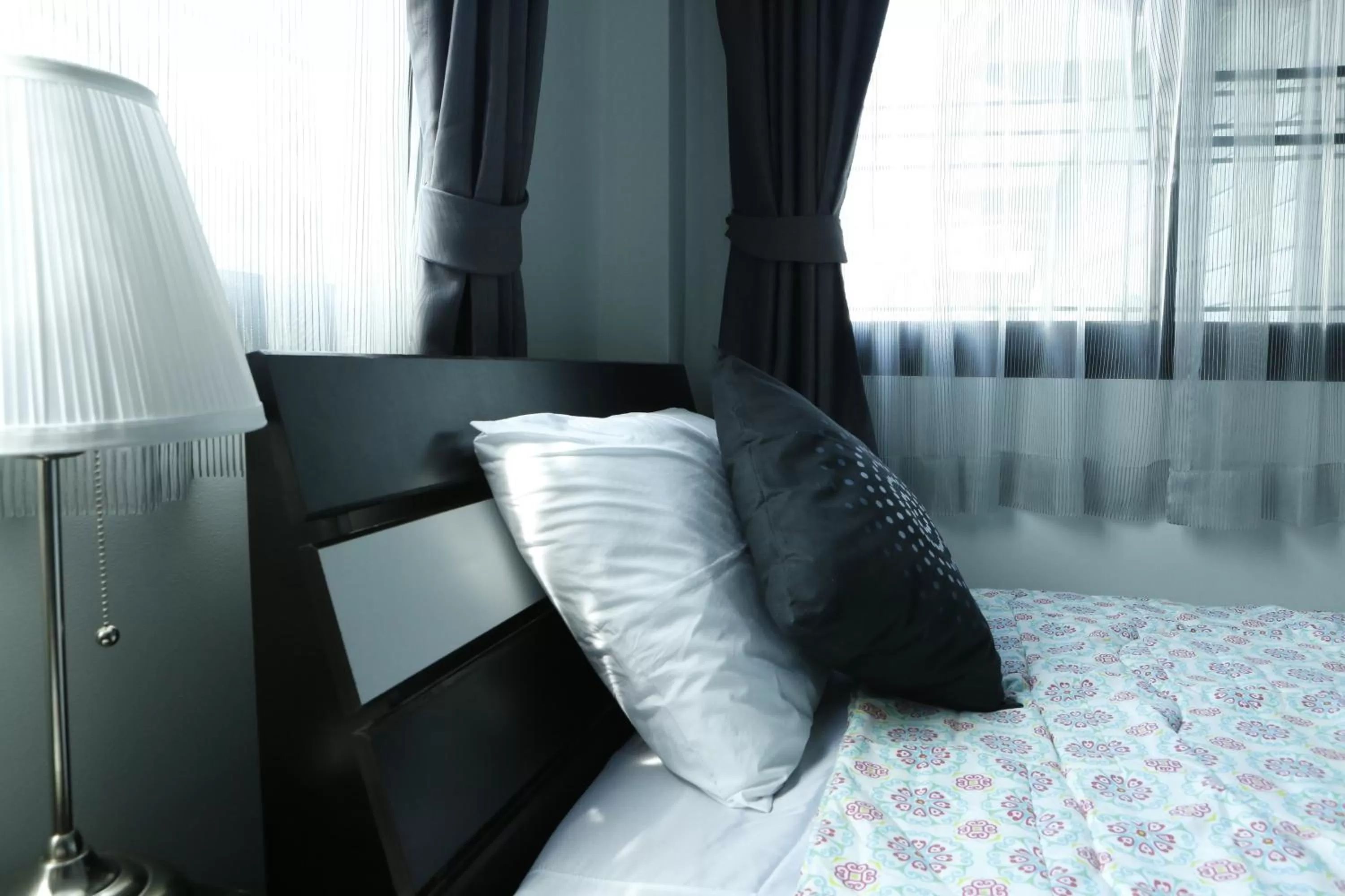 Decorative detail, Bed in The Cube Sathorn Boutique Hotel เดอะ คิวบ์ สาทร บูติค โฮเทล Near BTS Surasak