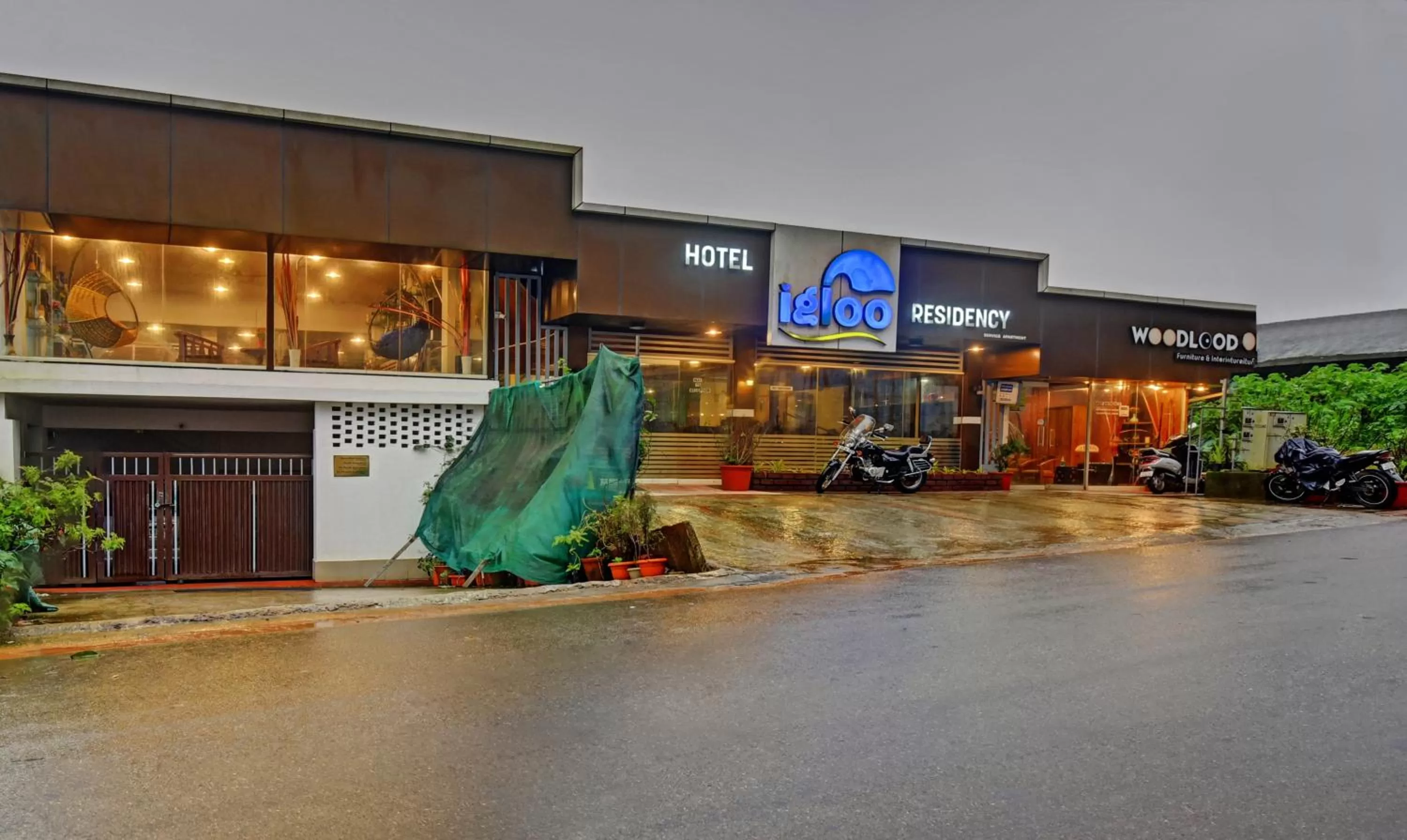 Property building in Itsy Hotels Igloo Residency Raja Seat