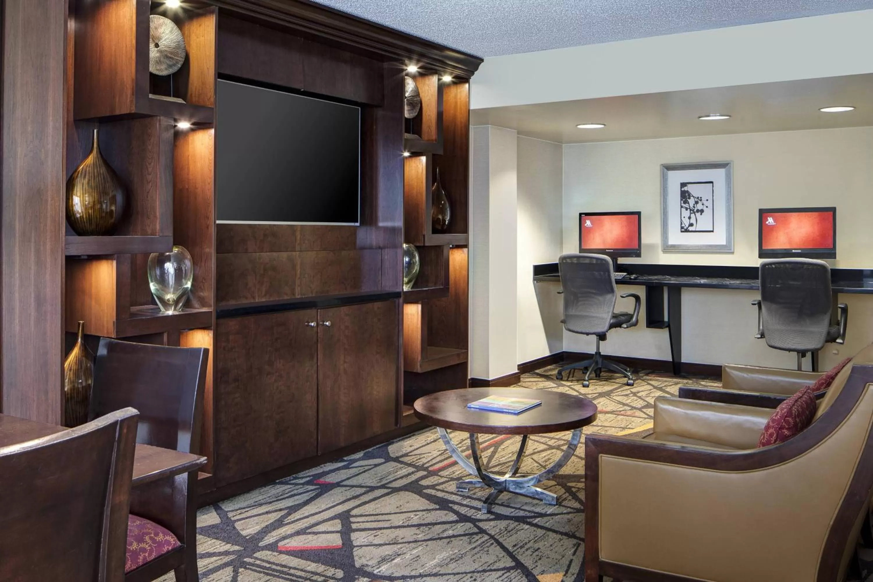 Lounge or bar in Houston Marriott West Loop by The Galleria