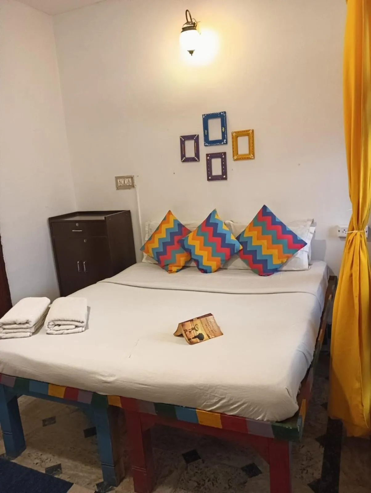 Bed in goSTOPS Lite Varanasi