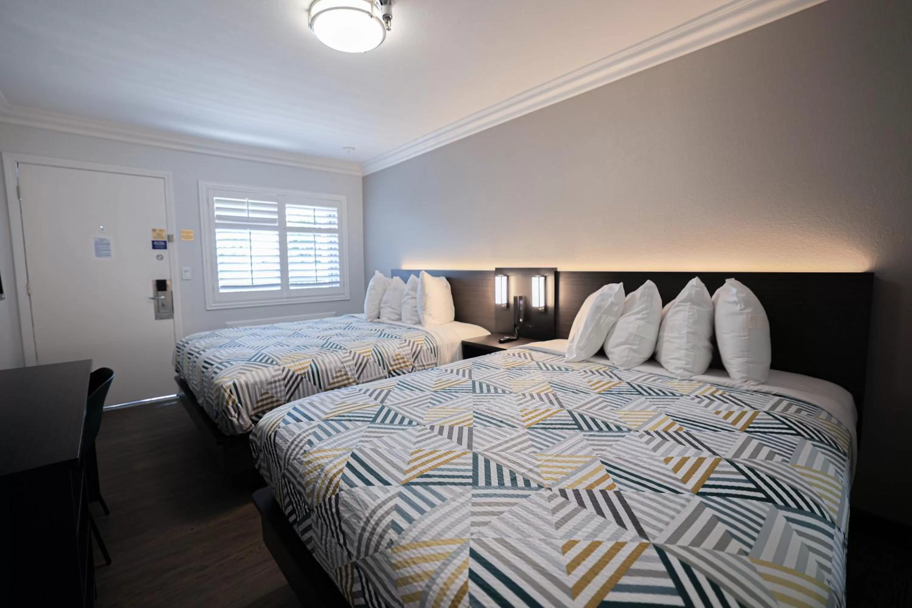 Bed in Motel 6, Tustin, Orange County-CA