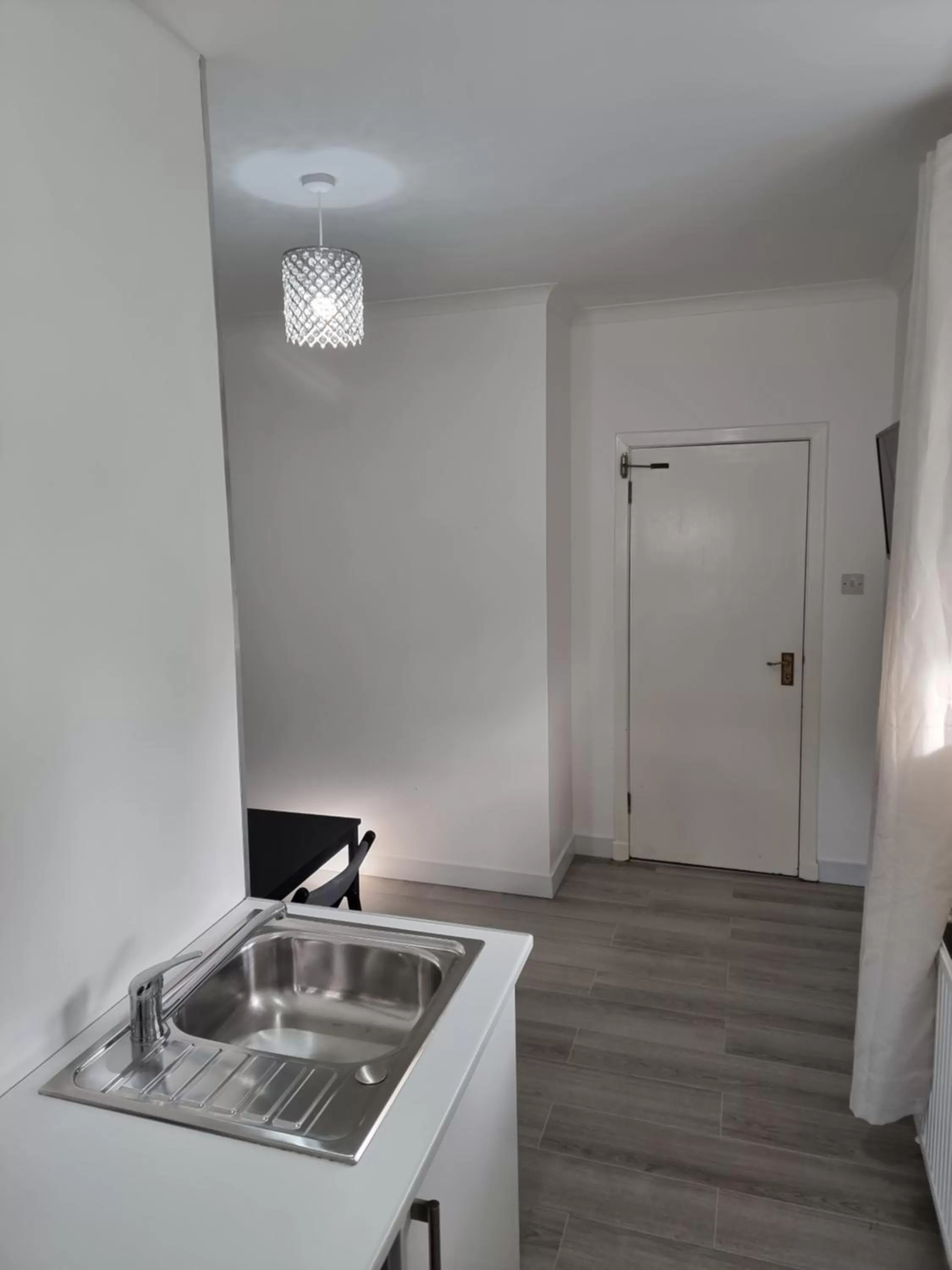 Kitchen or kitchenette in Glenfern Guest House and a separate Cottage with its own private hot tub