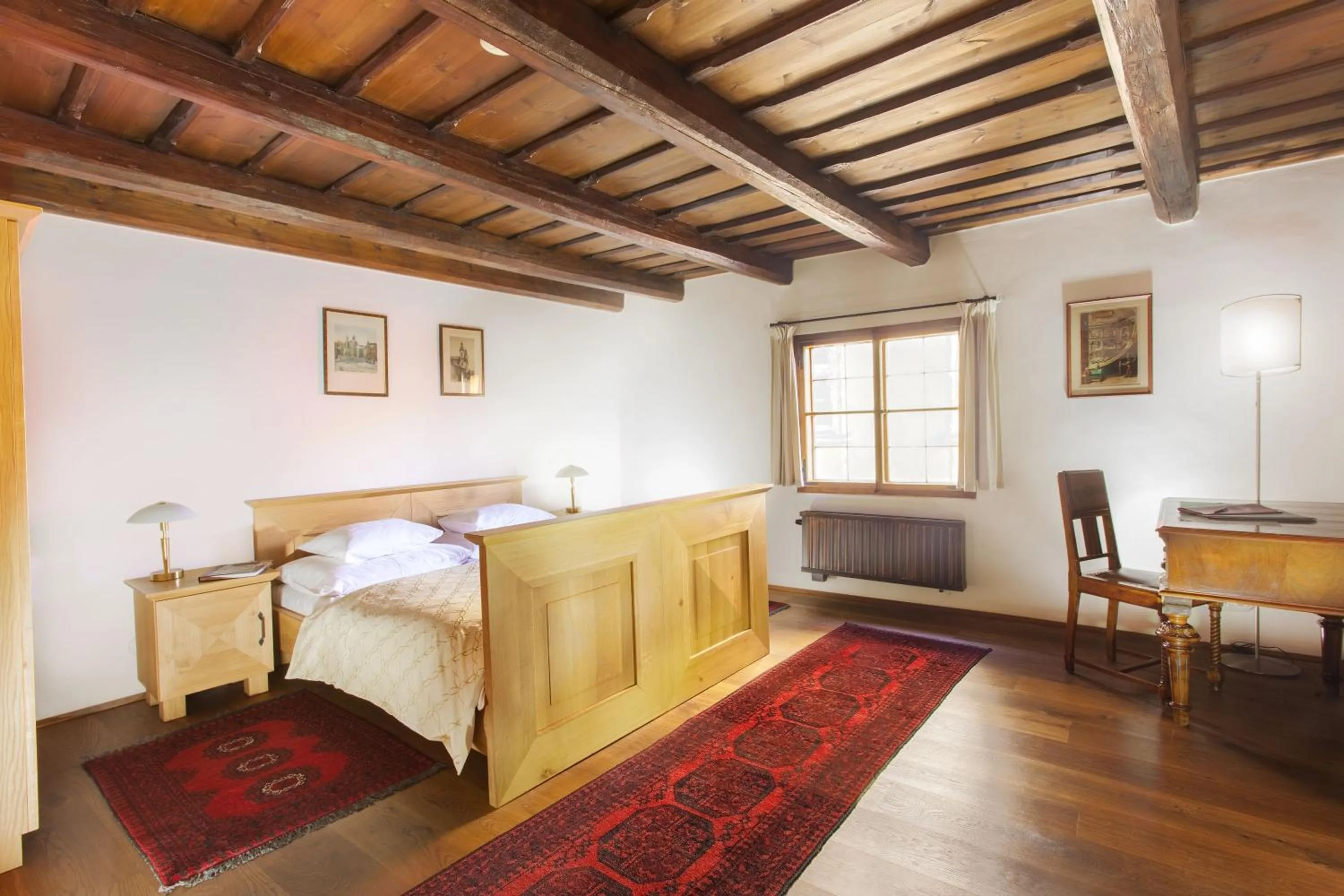 Photo of the whole room, Bed in Hotel At the Green Grape