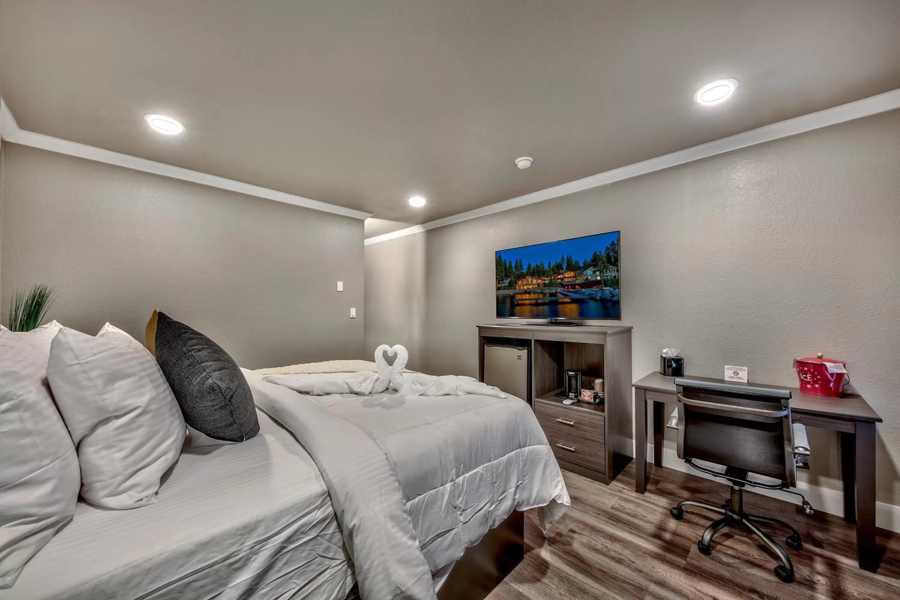 Bedroom, Bed in The Elet Hotel