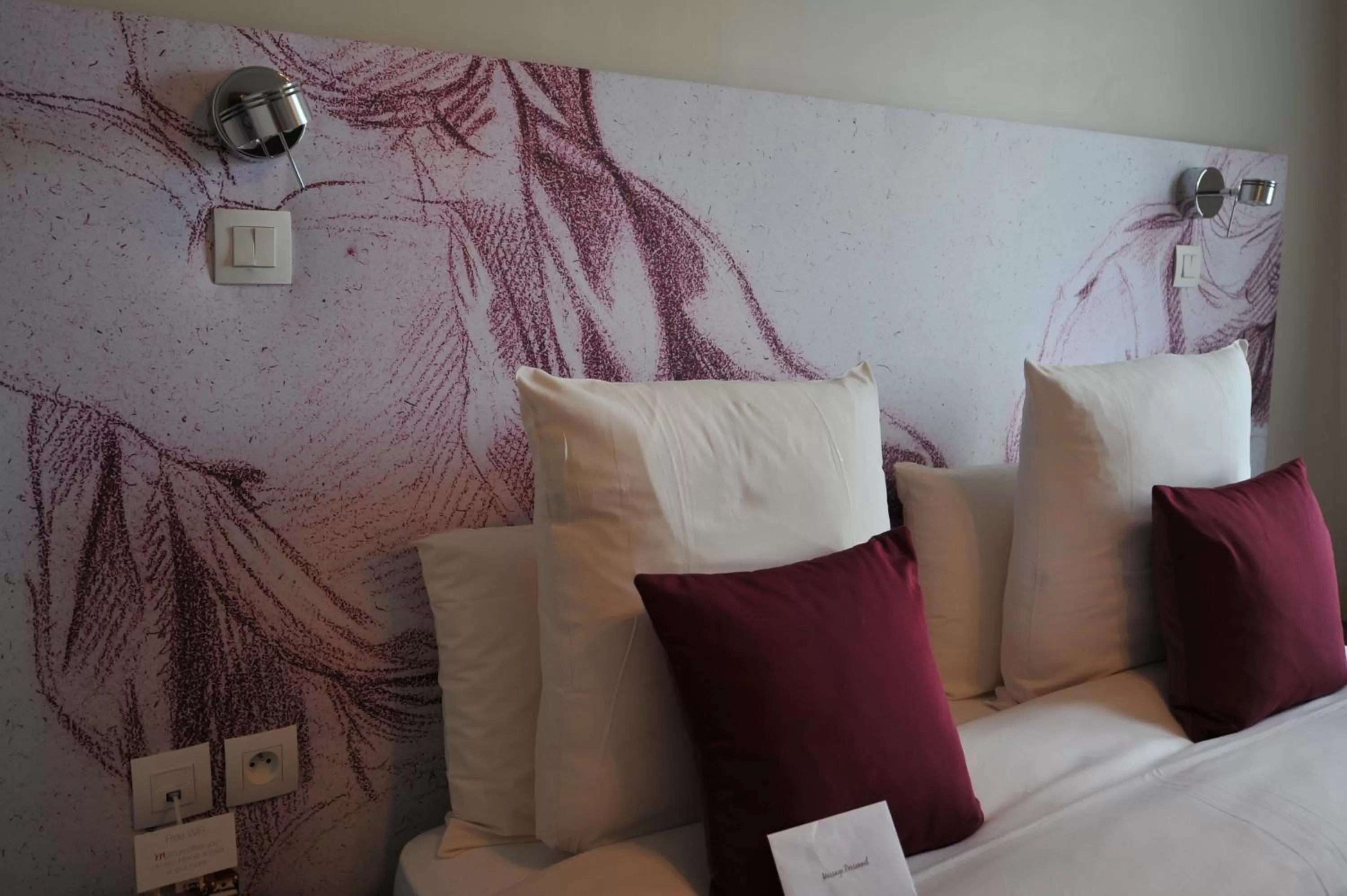 Bed in Mercure Paris Bastille Marais