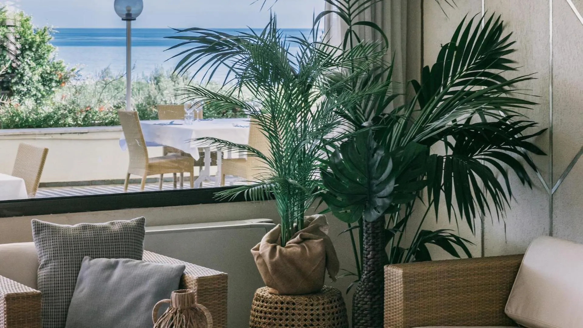 Restaurant/places to eat in MClub Alicudi