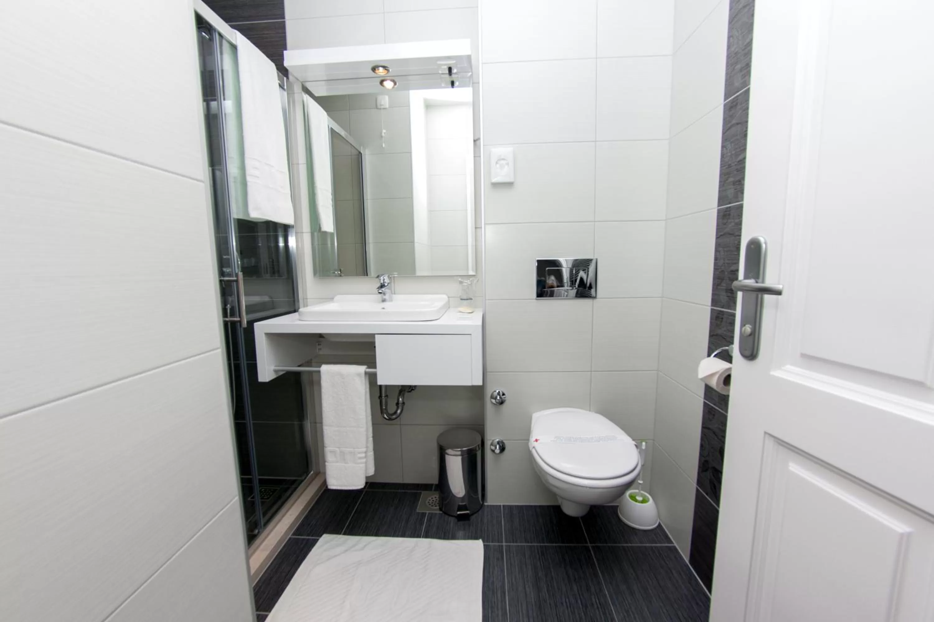 Toilet in Hotel Villa Milas