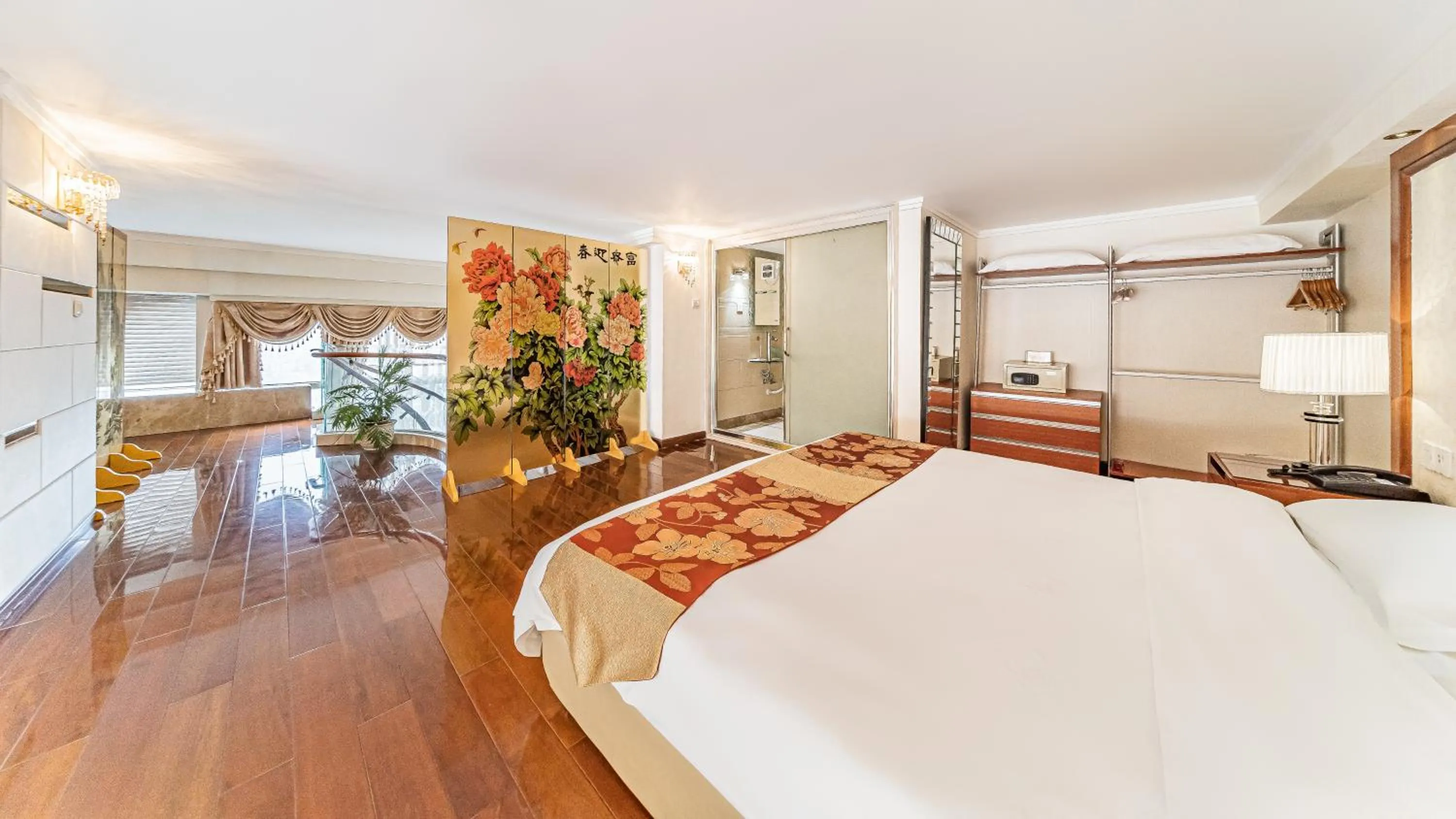 Toilet, Bed in South & North International Apartment Beijing Road