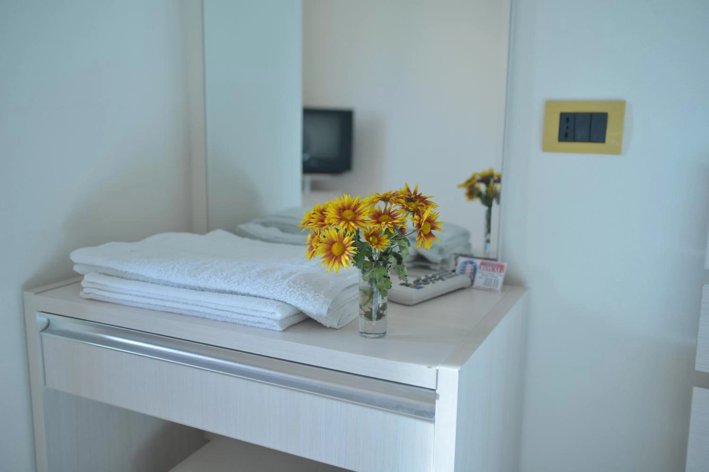 Bedroom, Bed in Royal gaz Hotel