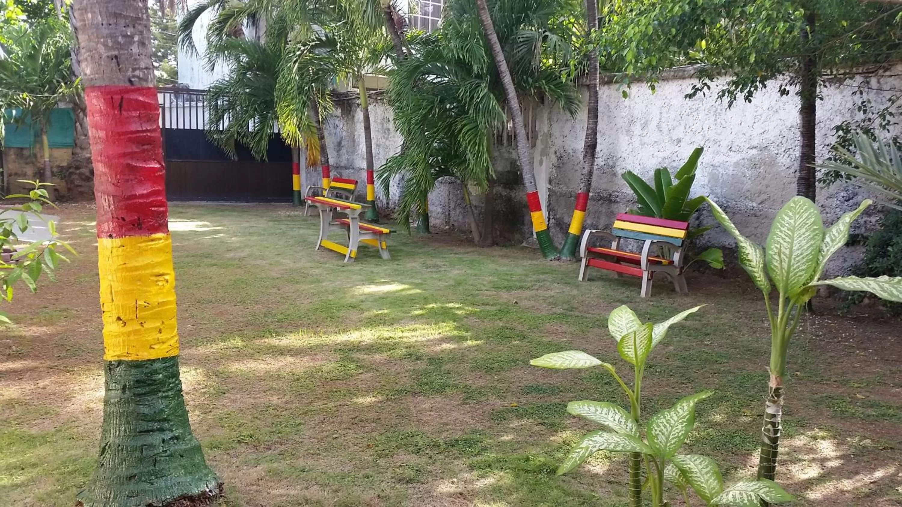 Property building in Posada Hostal Miss Marlly