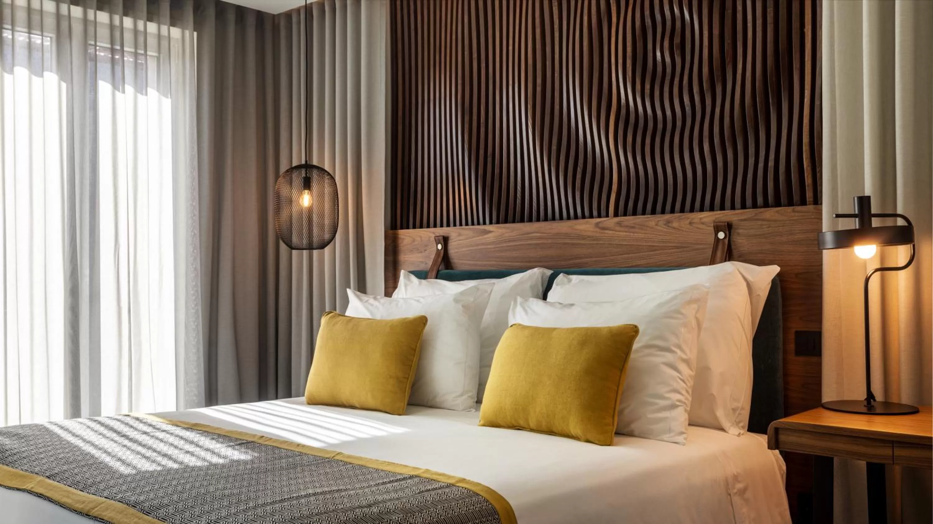 Decorative detail, Bed in Pousada do Porto - Rua das Flores