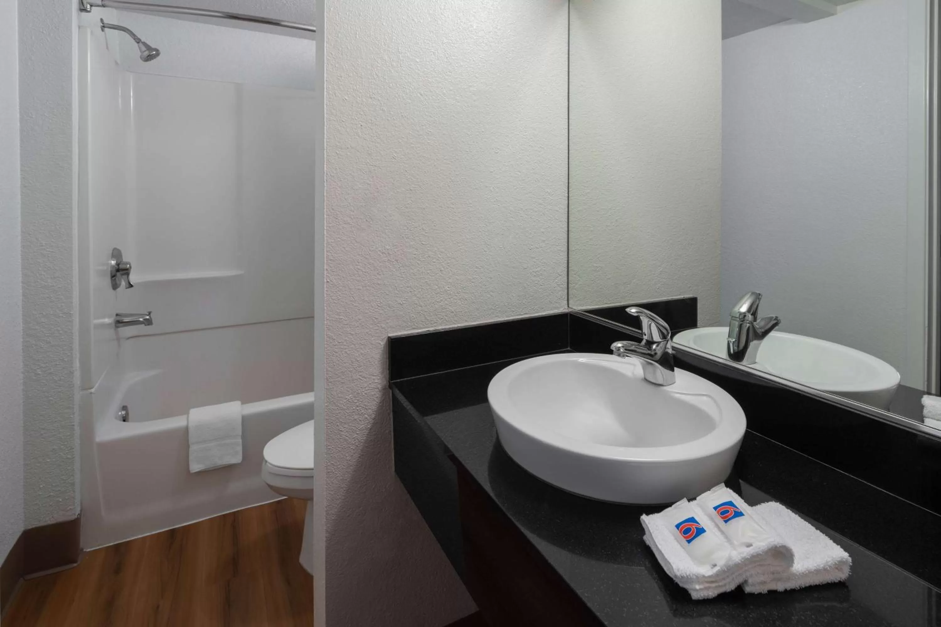 Bedroom in Motel 6-Carpinteria, CA - Santa Barbara - South