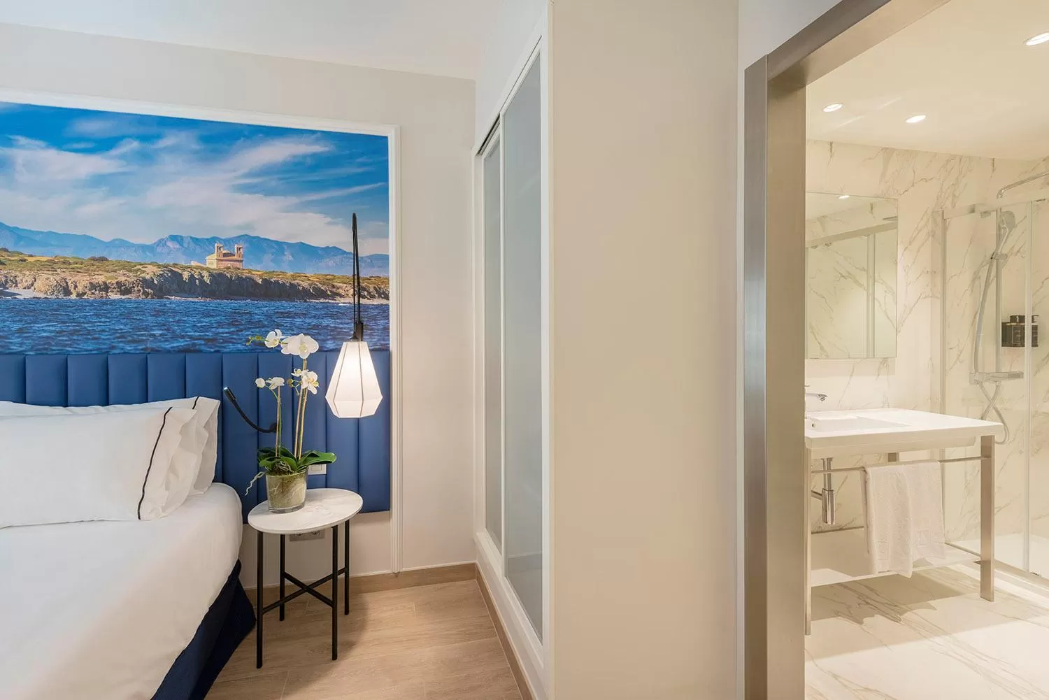 Bed in Eurostars Mediterranea Plaza