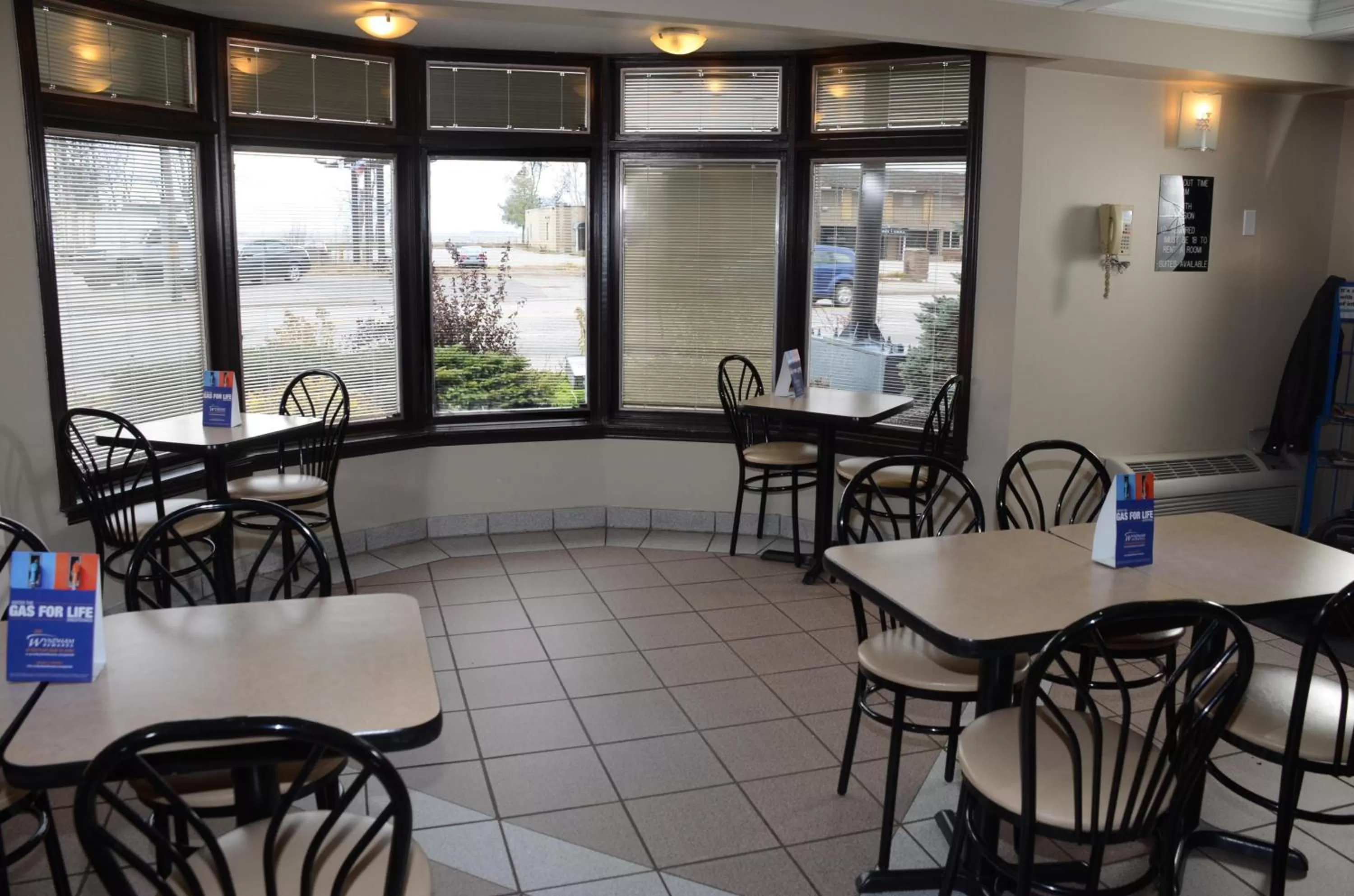 Restaurant/places to eat in Super 8 by Wyndham North Bay