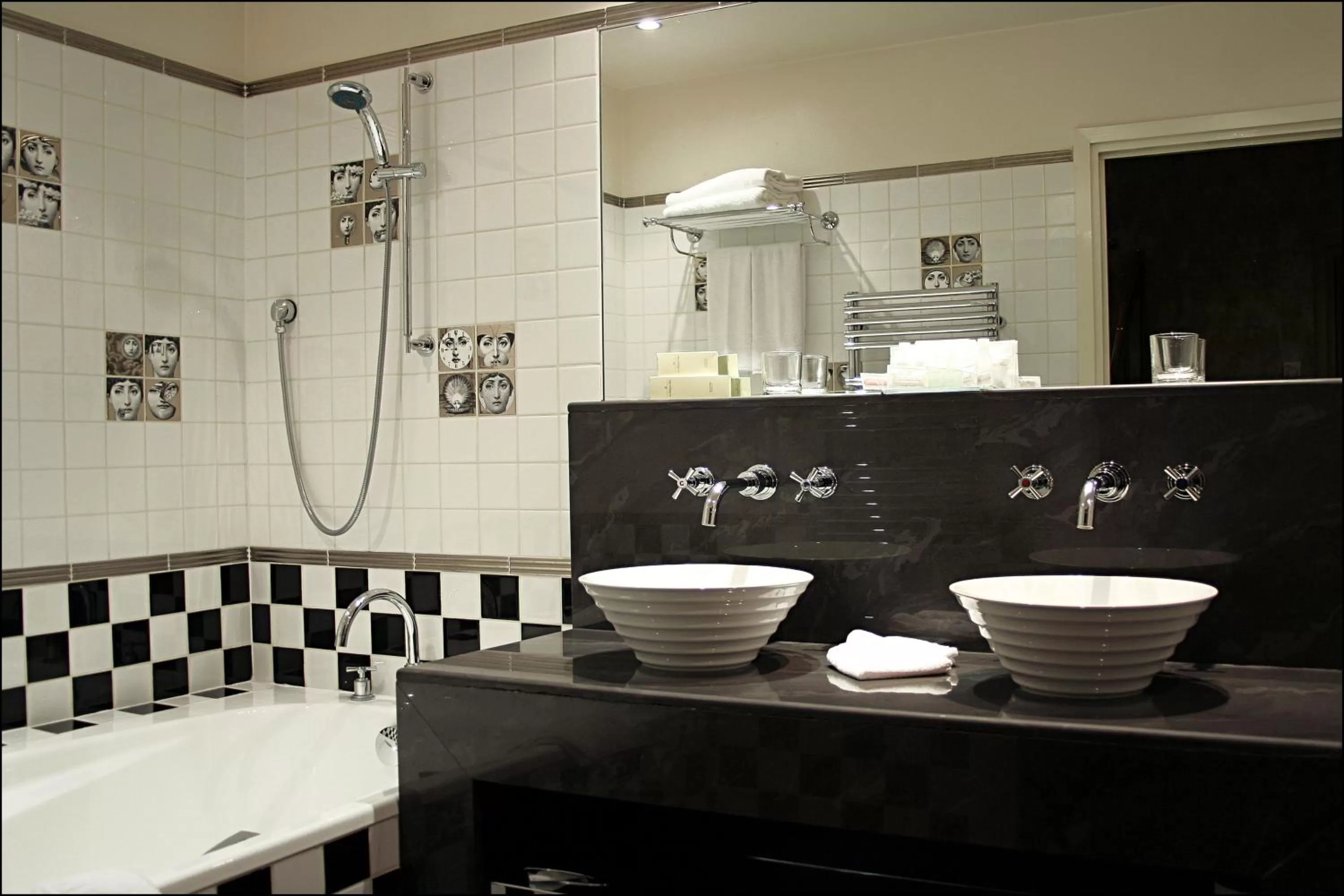 Bathroom in Villa Lutèce Port Royal