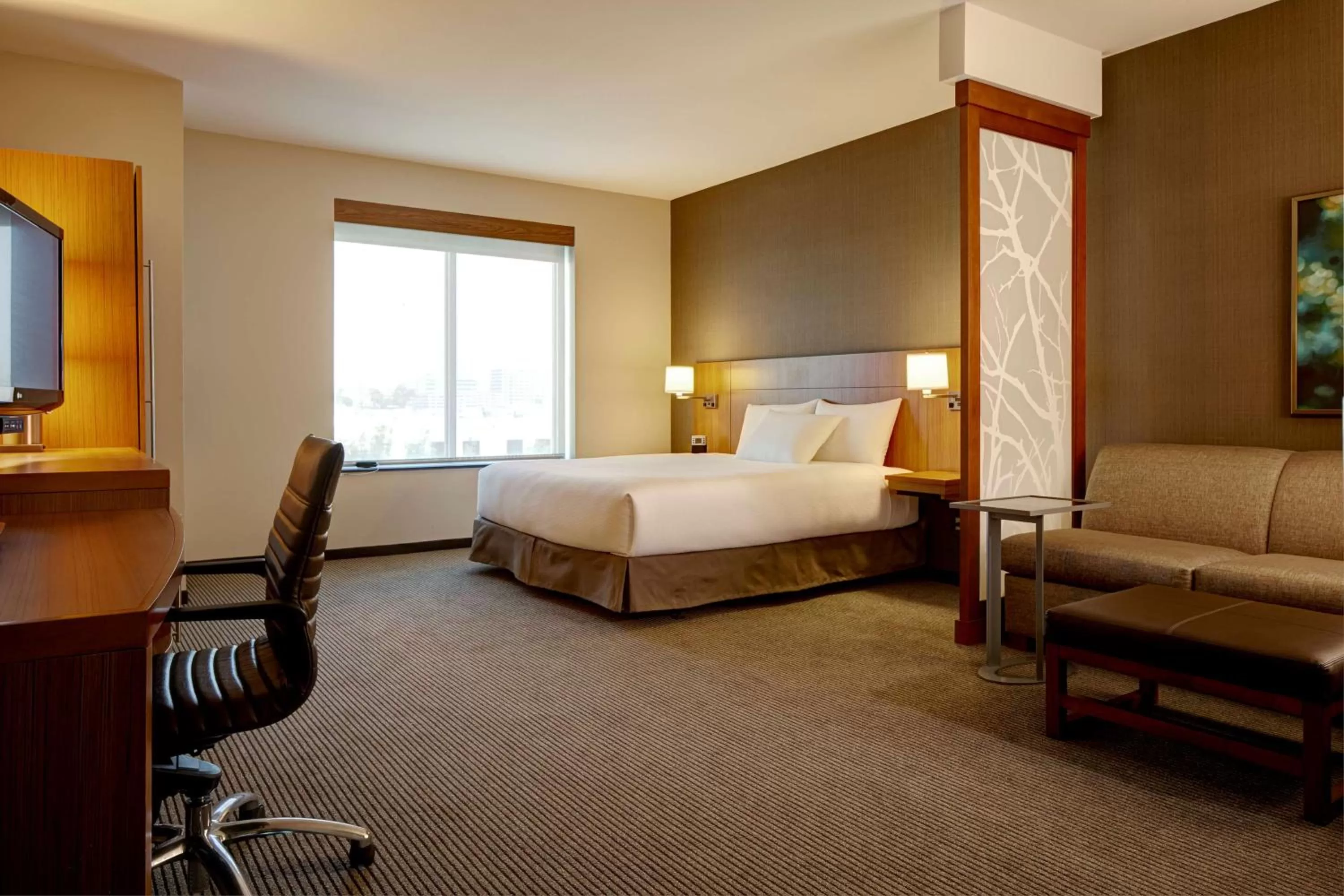 Photo of the whole room, Bed in Hyatt Place Atlanta Downtown