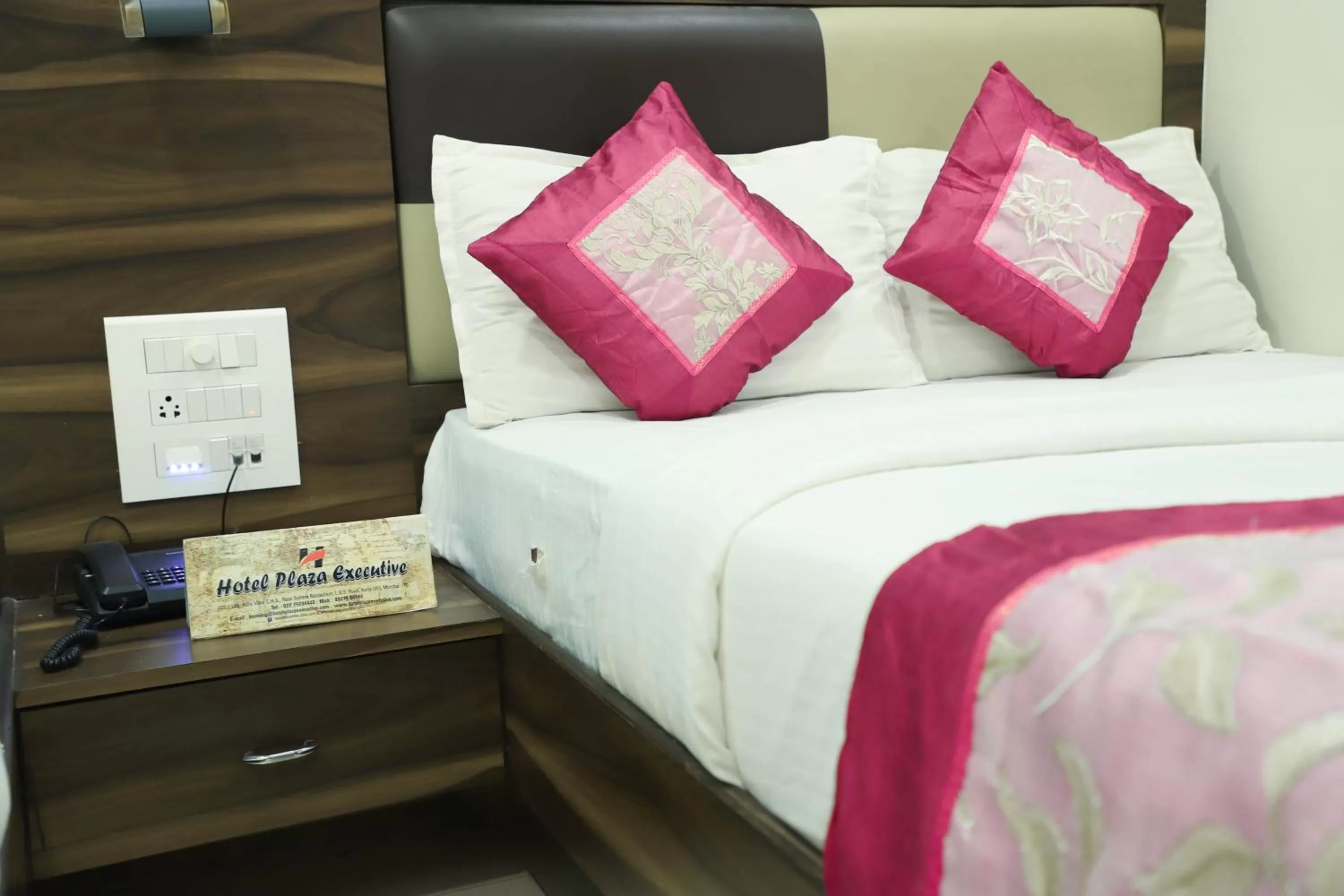 Bed in Hotel Plaza Executive - near BKC