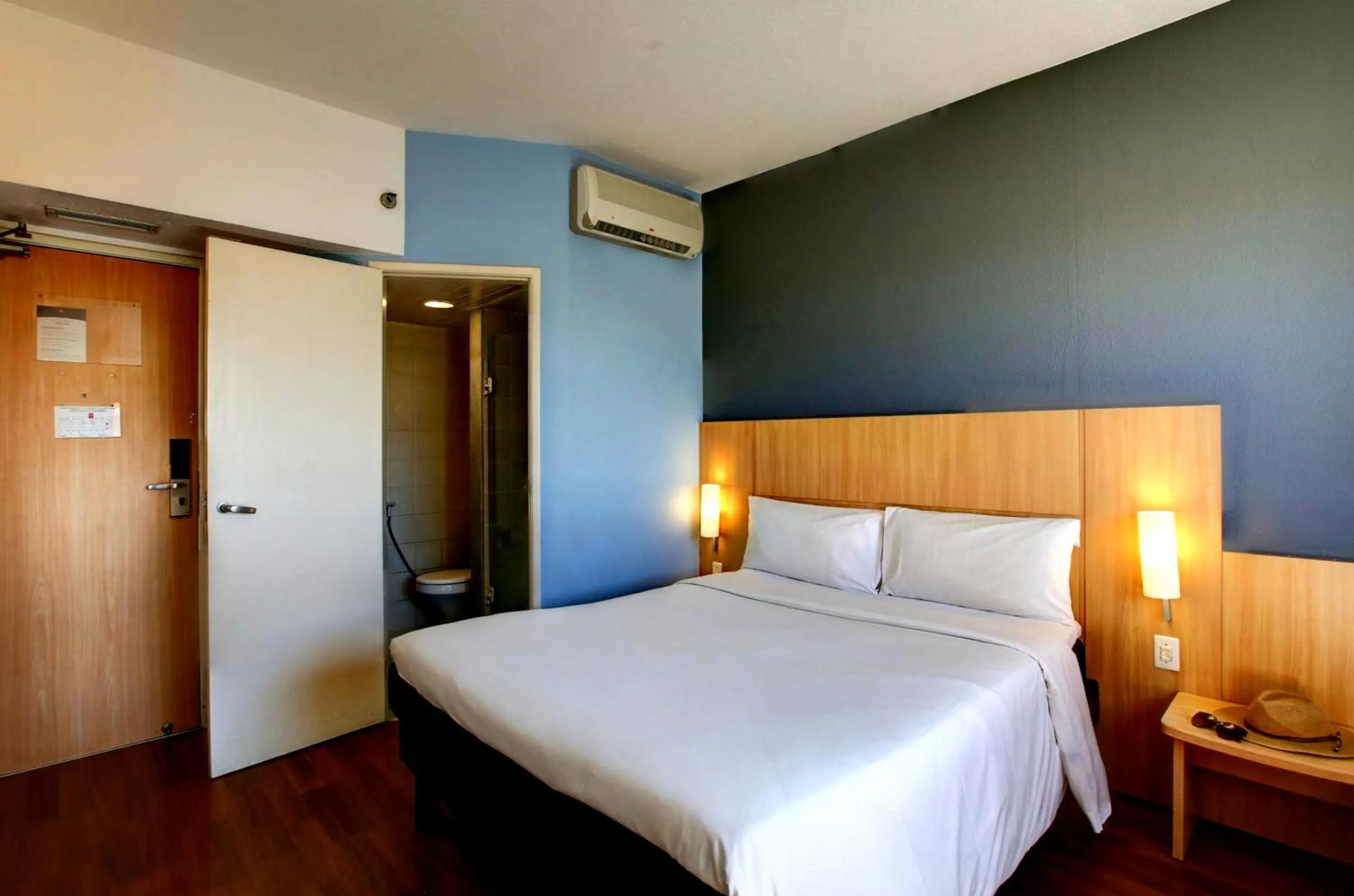 Bed in ibis Vitoria Praia do Canto